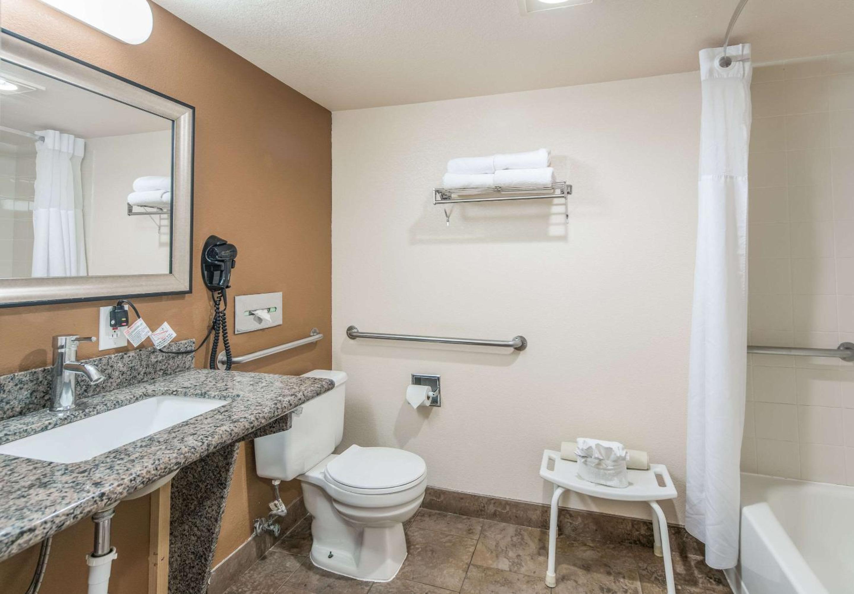 Walla Walla Vacations - Quality Inn  Suites Downtown Walla Walla - Property Image 1