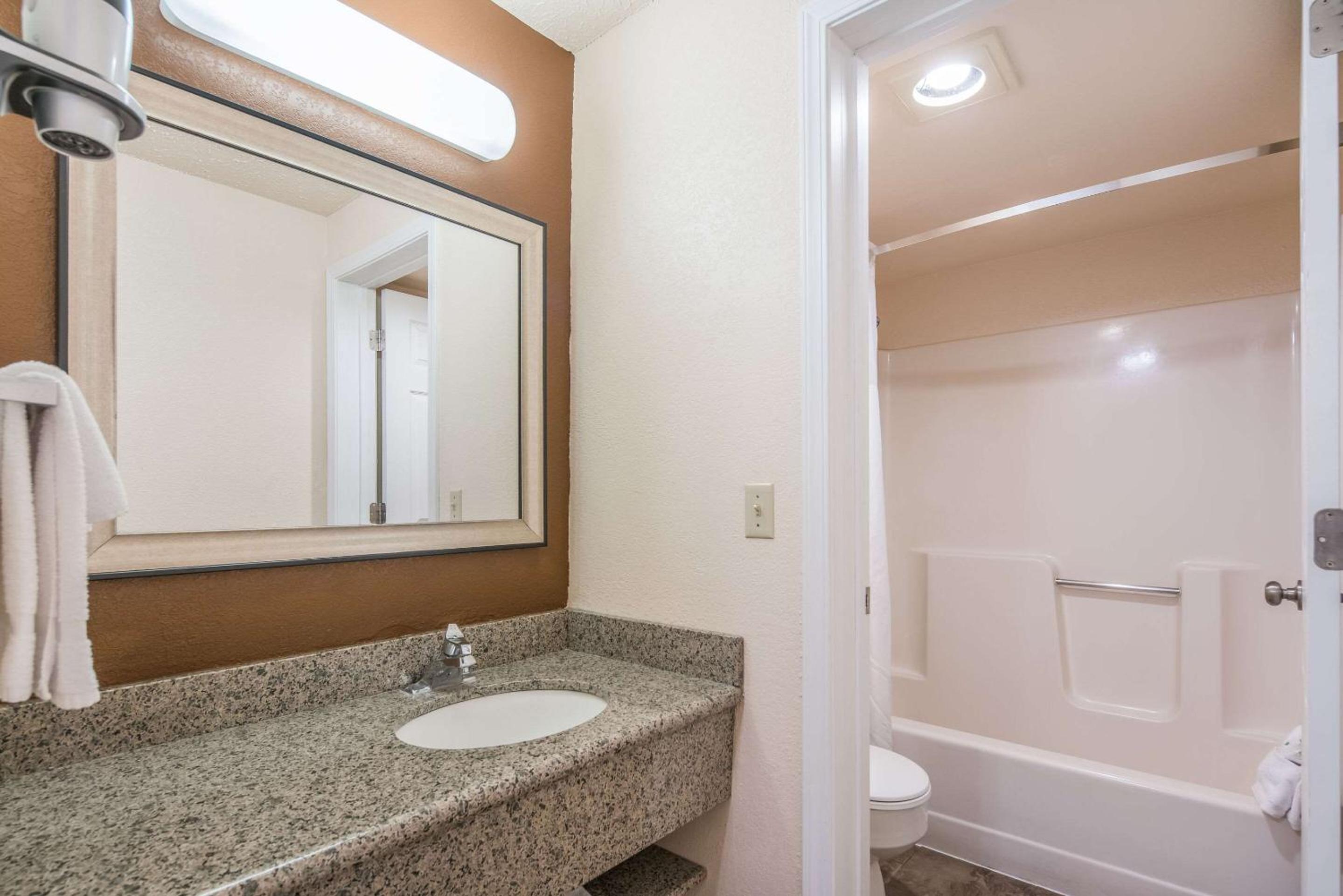 Walla Walla Vacations - Quality Inn  Suites Downtown Walla Walla - Property Image 2