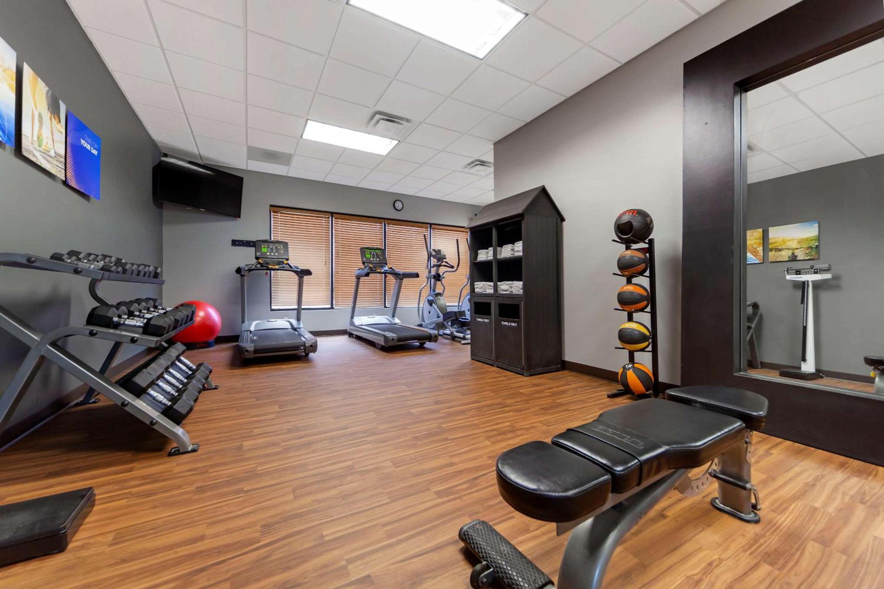 Kearney Vacations - Comfort Inn Kearney I-80 - Property Image 1