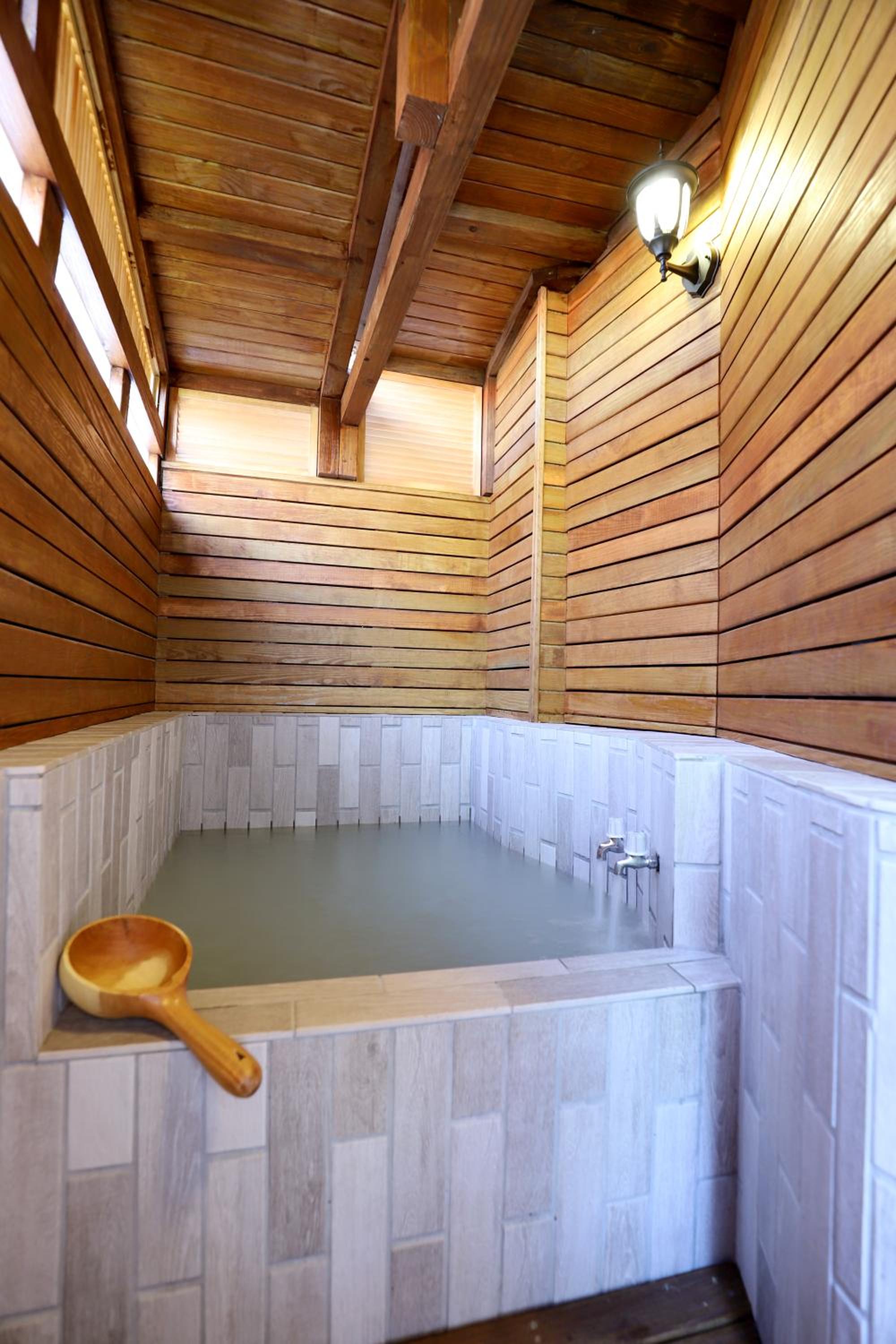 Phoenix Pavilion Hot Spring Hotel