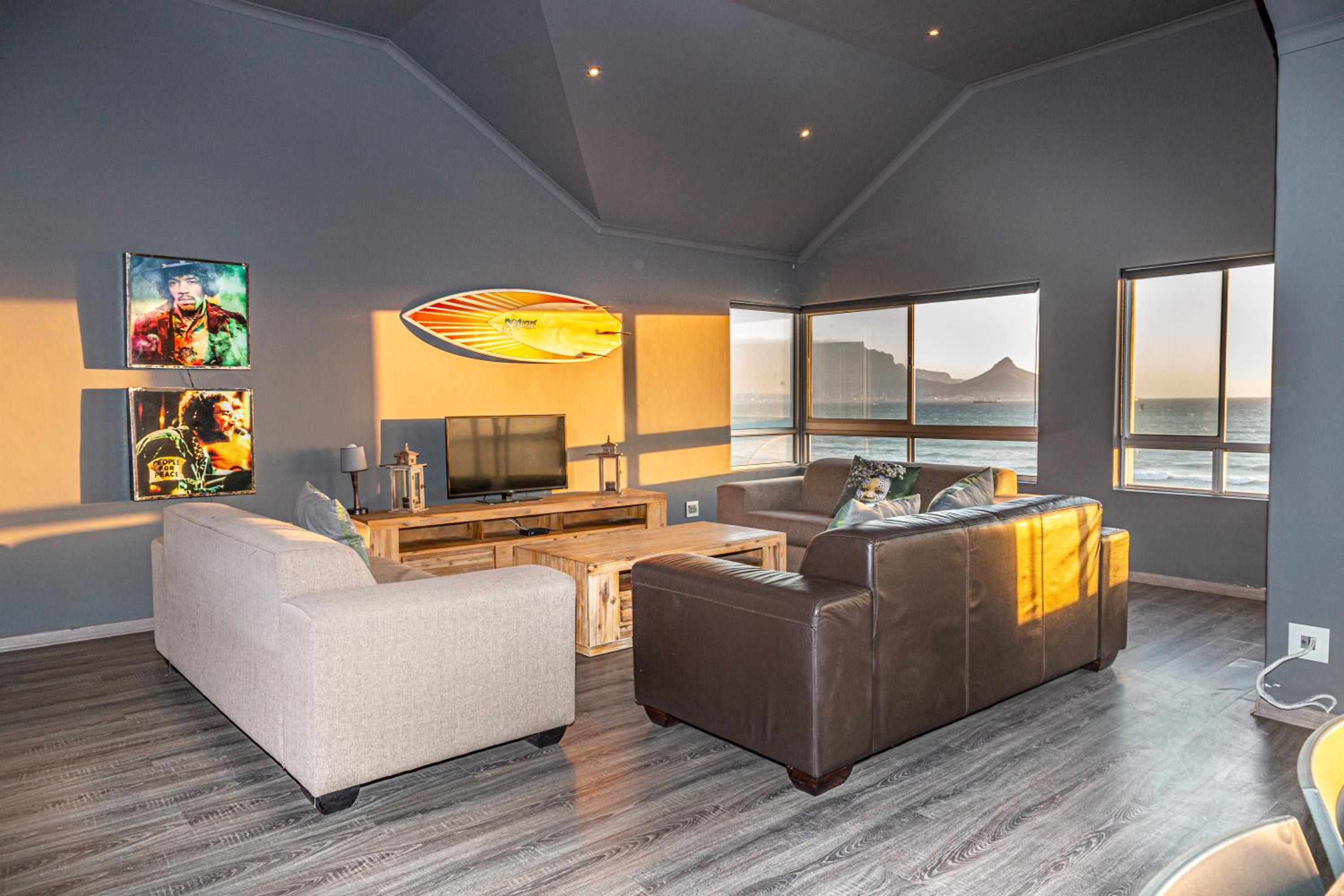 Spacious Luxury 3 Bedroom Apartment B401 Sea Spray view 3