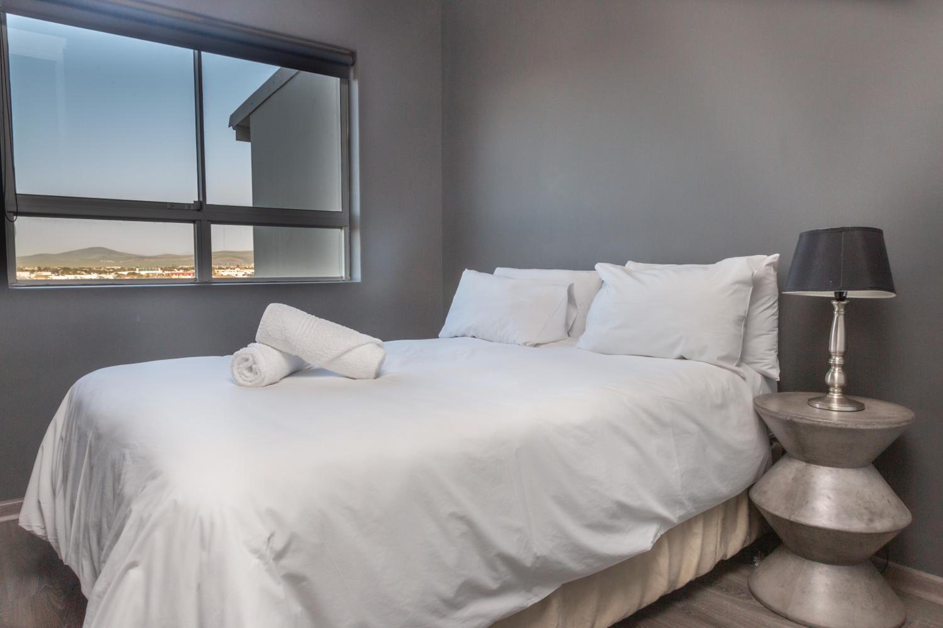 Spacious Luxury 3 Bedroom Apartment B401 Sea Spray view 5