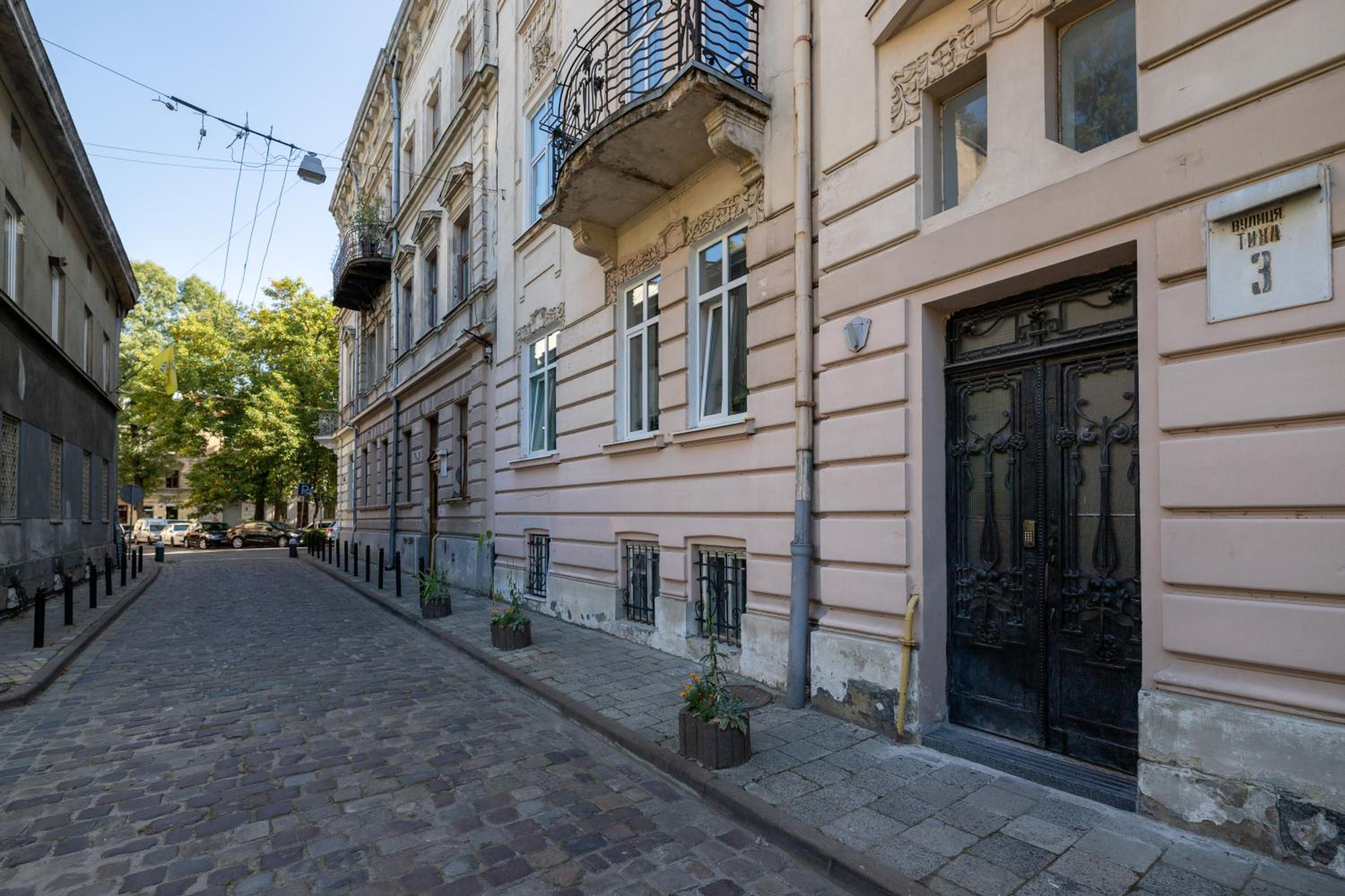 2 bedroom apartment Tykha street city center with parking place view 2
