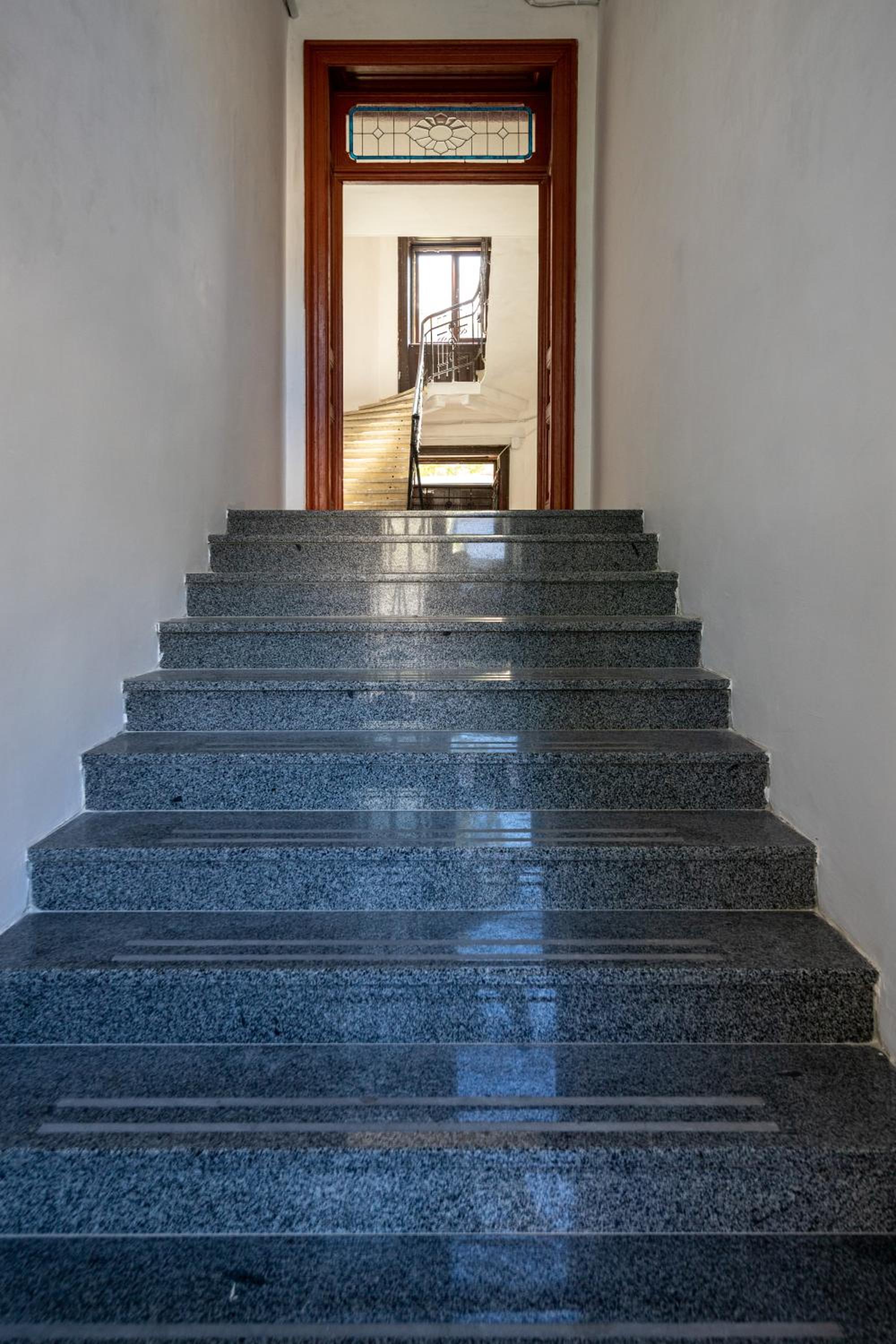 2 bedroom apartment Tykha street city center with parking place view 4