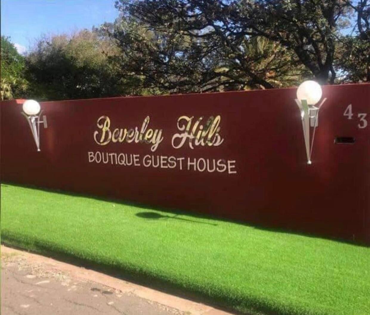 Beverley Hills guesthouse view 3