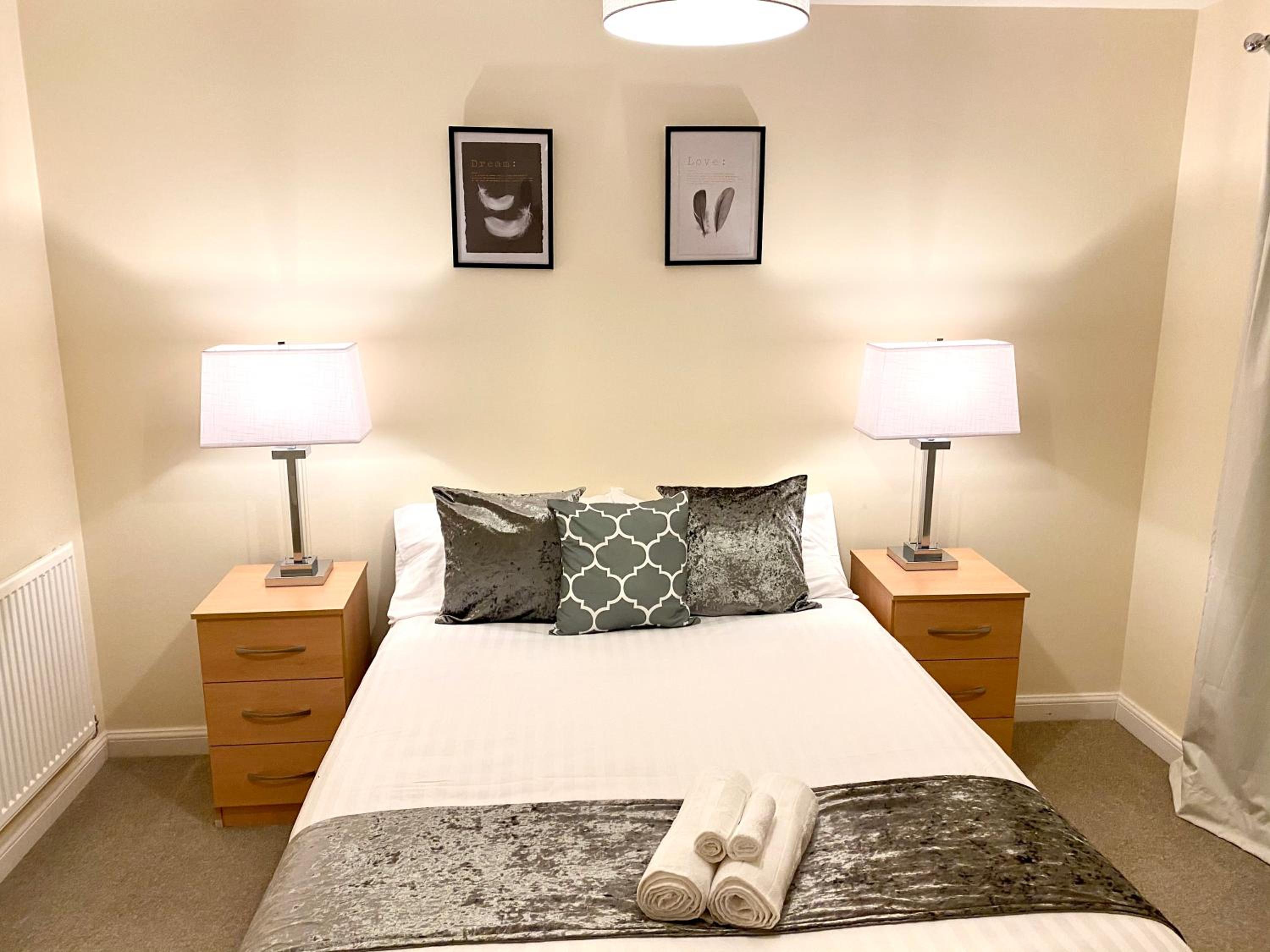 Superior Two-Bed Apartment with Free Parking, CV1 Coventry view 2