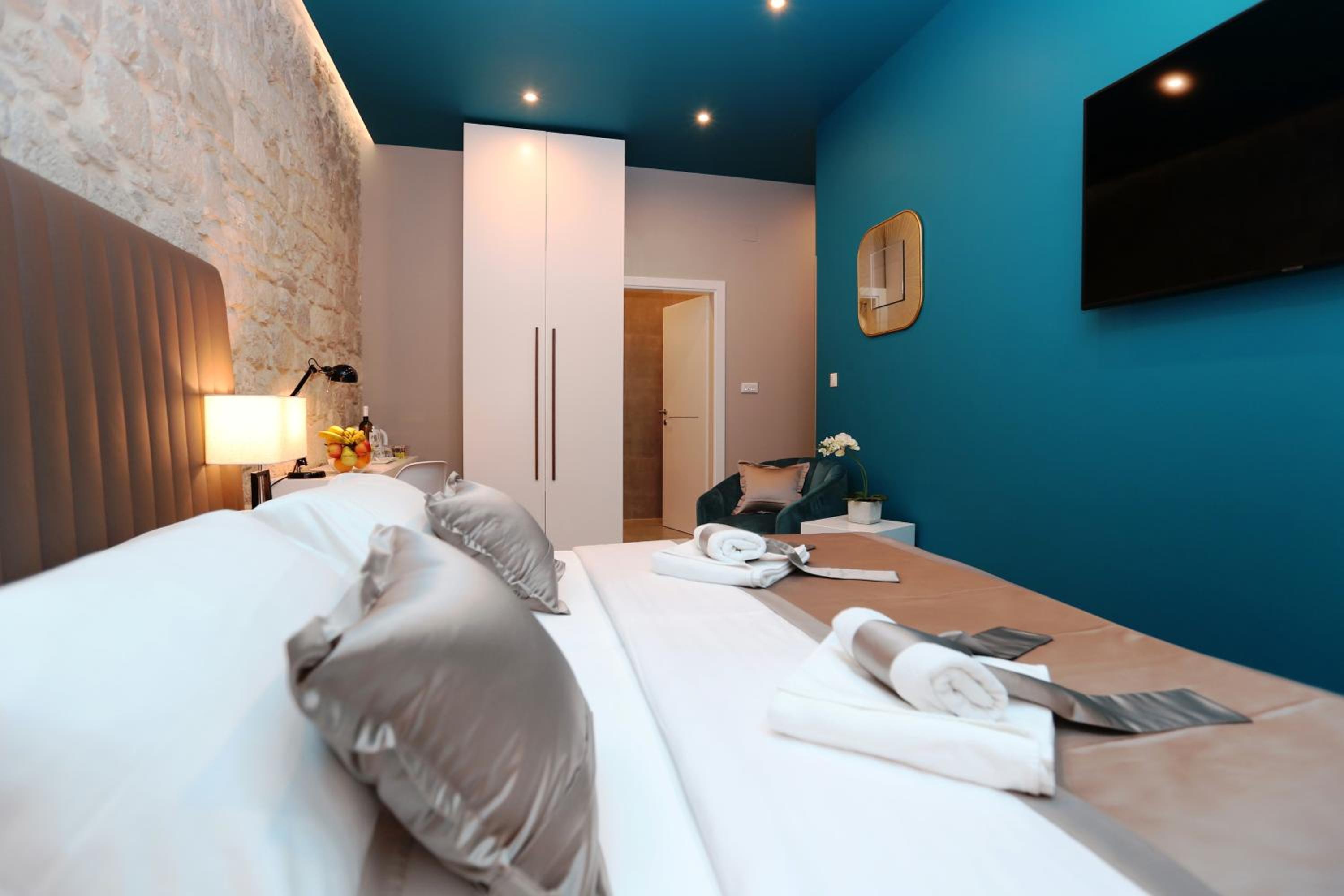 Riva Luxury Rooms photo 25 of 87