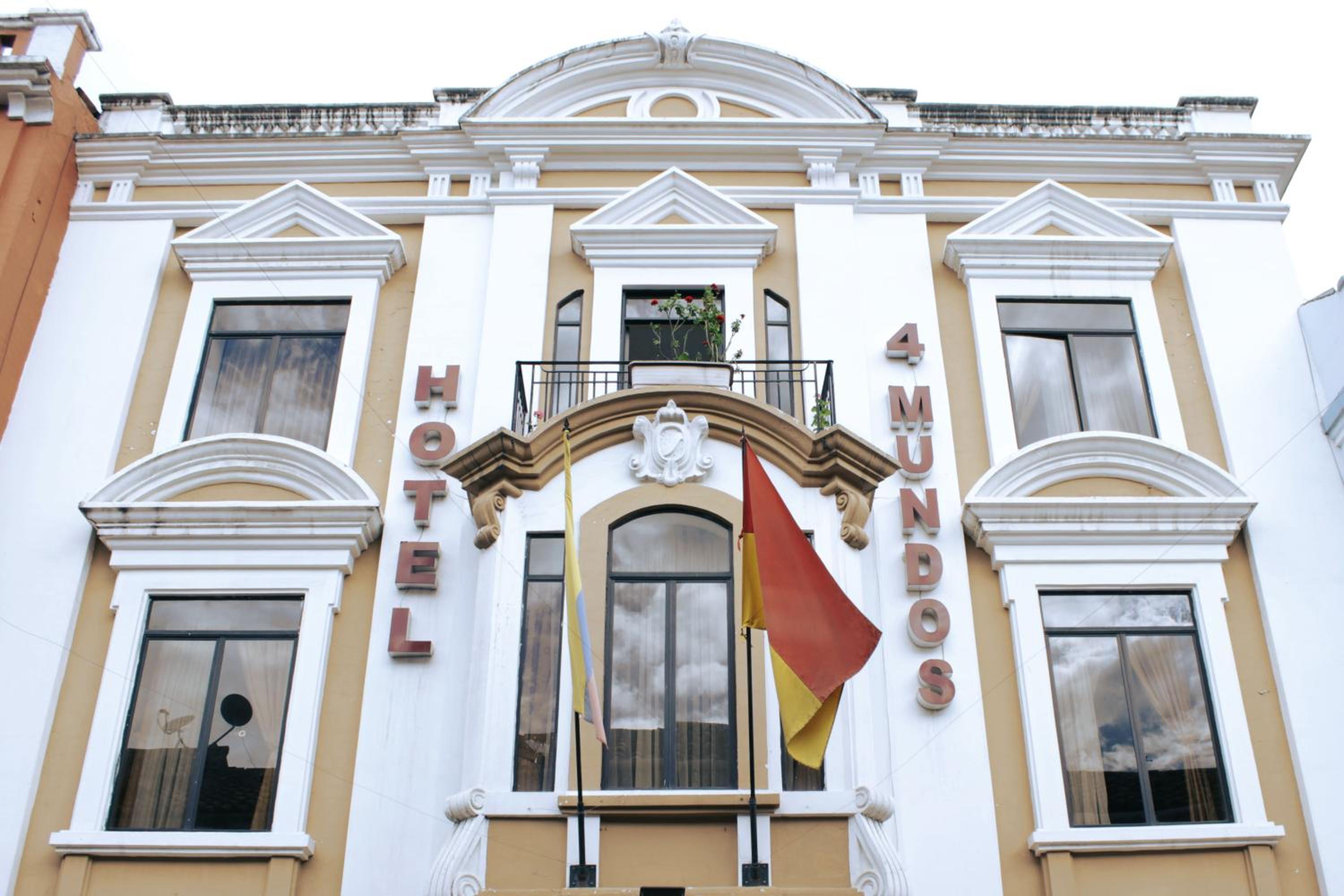 Hotel 4 Mundos - Image 1