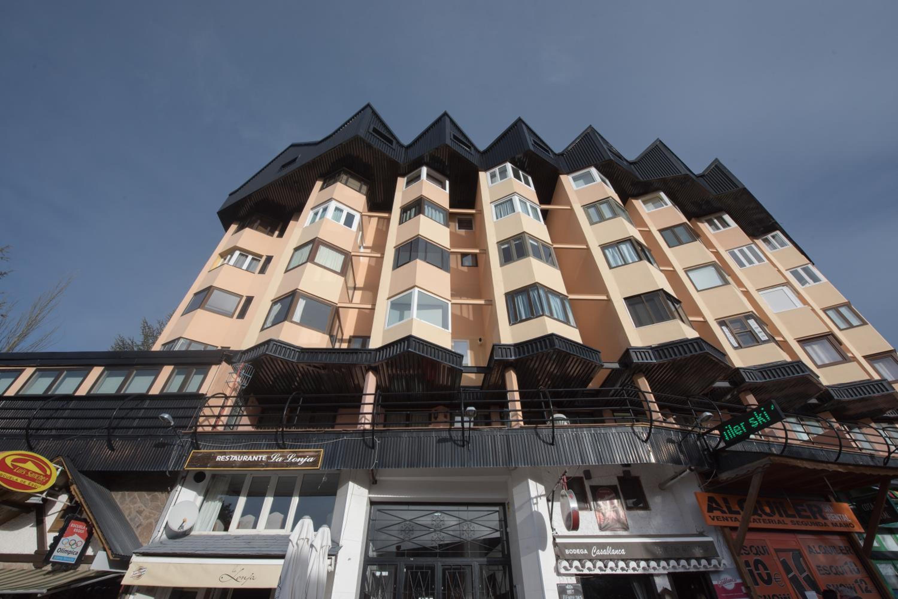 Apartamento Ameto en la plaza Pradollano"Junto al telecabina Borreguiles" view 4