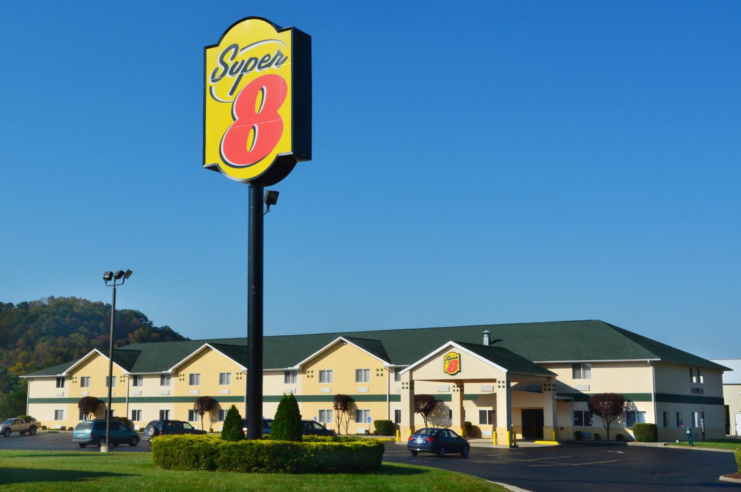 Athens Vacations - Super 8 by Wyndham Athens - Property Image 11