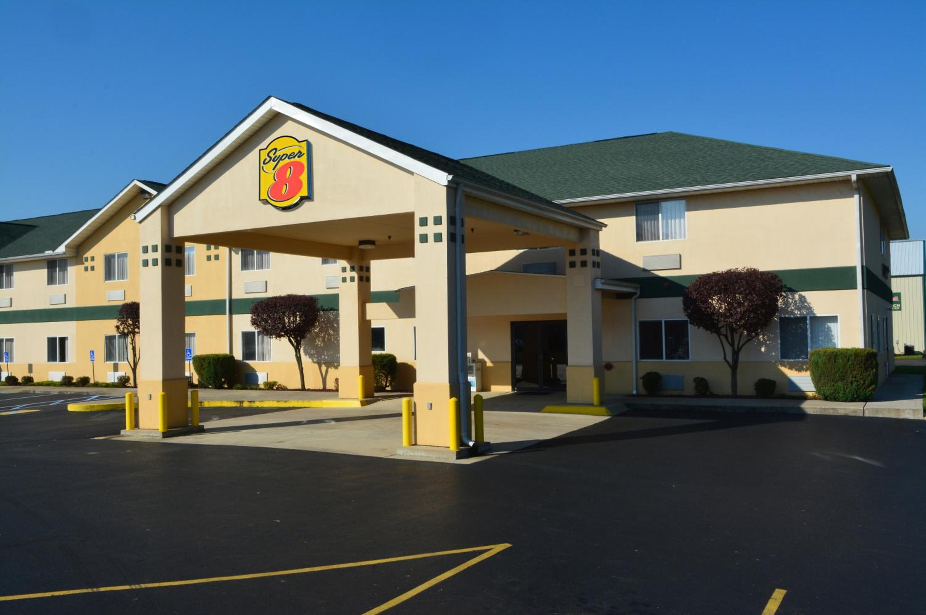 Athens Vacations - Super 8 by Wyndham Athens - Property Image 10