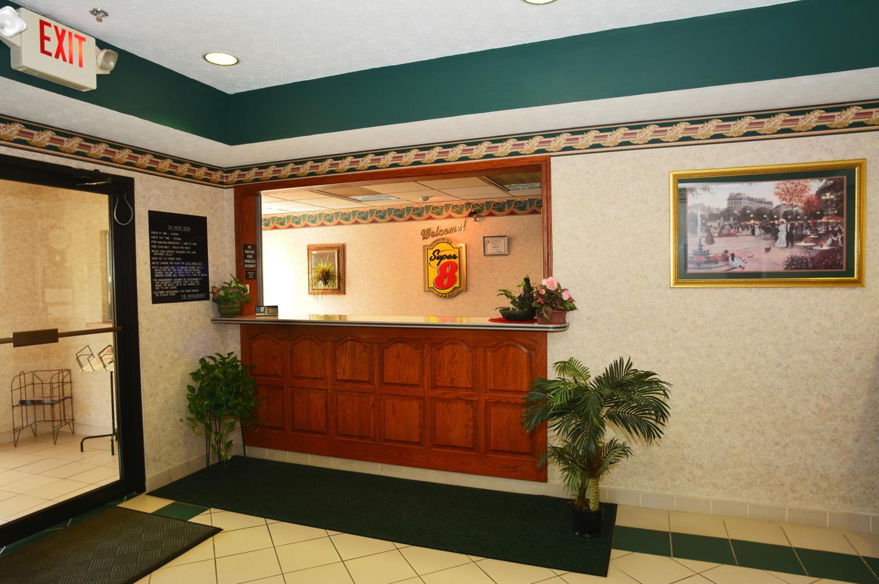 Athens Vacations - Super 8 by Wyndham Athens - Property Image 9