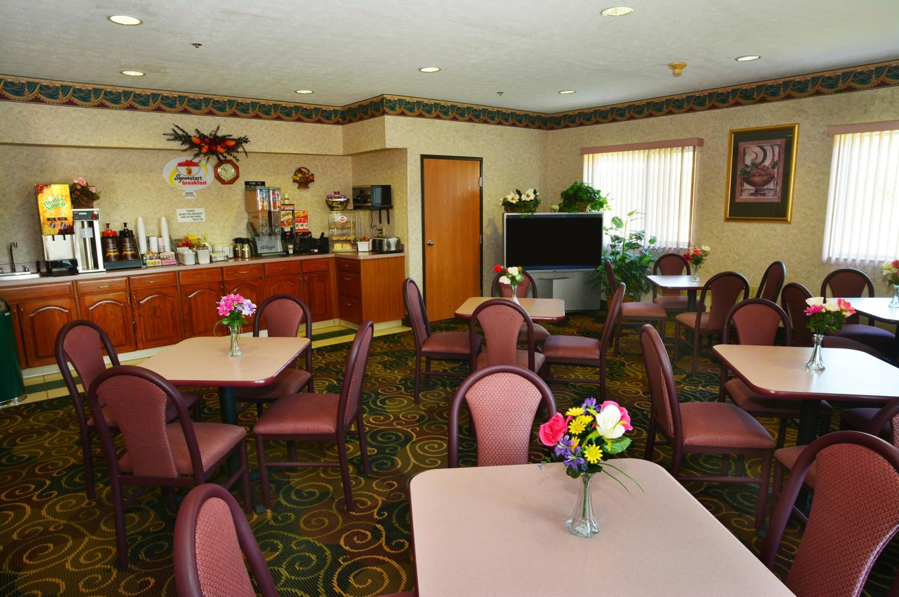 Athens Vacations - Super 8 by Wyndham Athens - Property Image 8