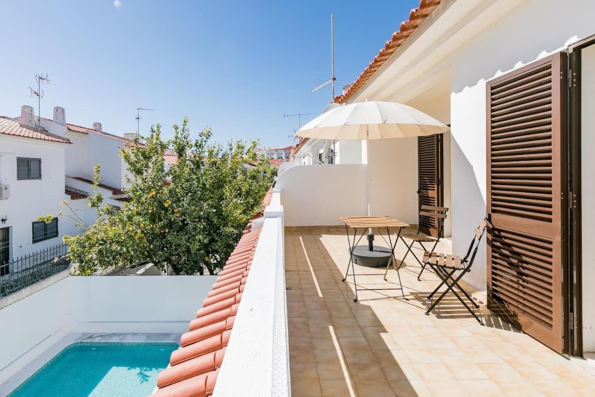 Beachfront Villa with Private Pool in Manta Rota view 4