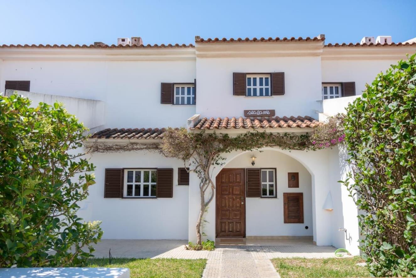Beachfront Villa with Private Pool in Manta Rota view 5