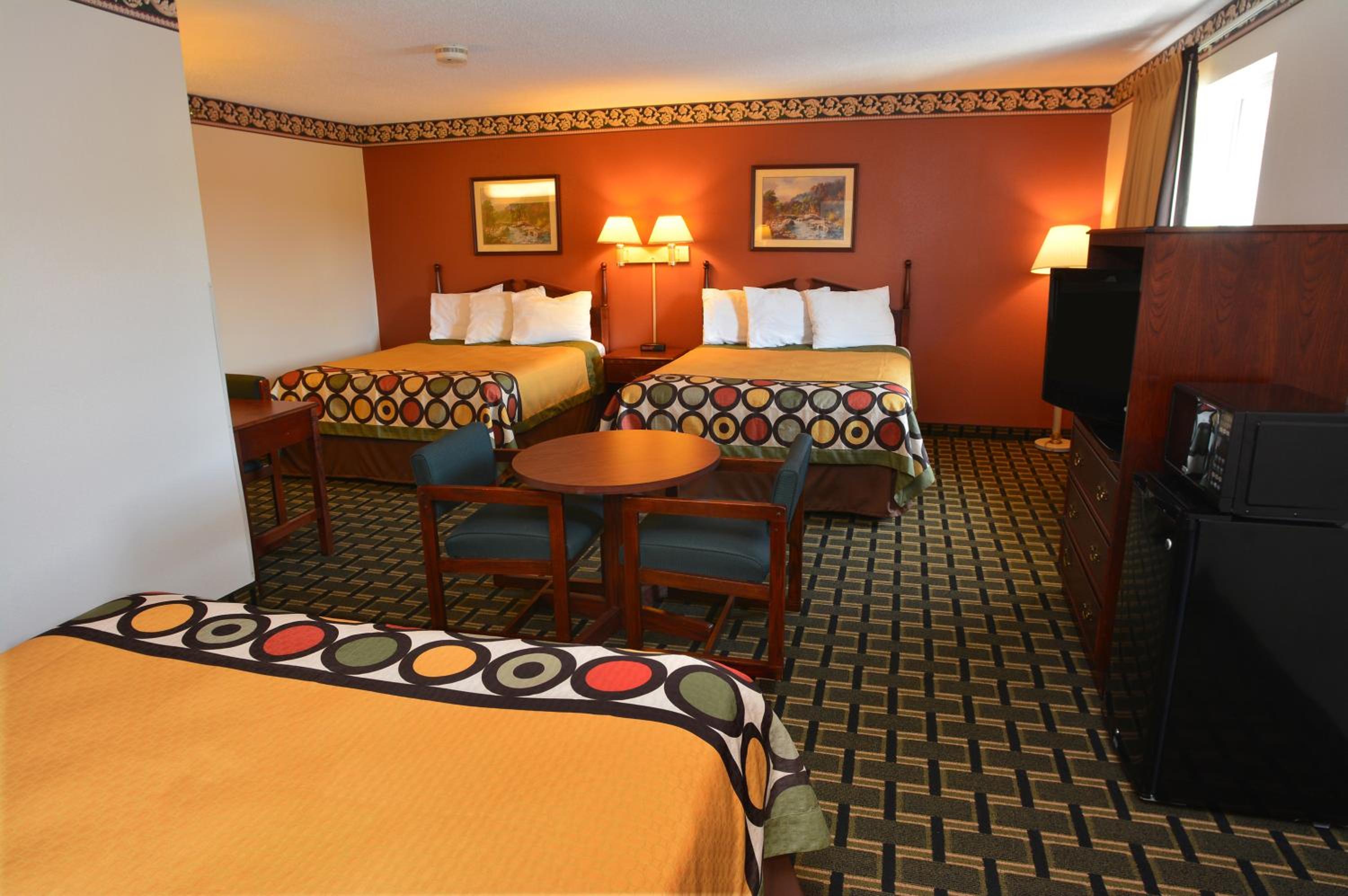 Athens Vacations - Super 8 by Wyndham Athens - Property Image 4