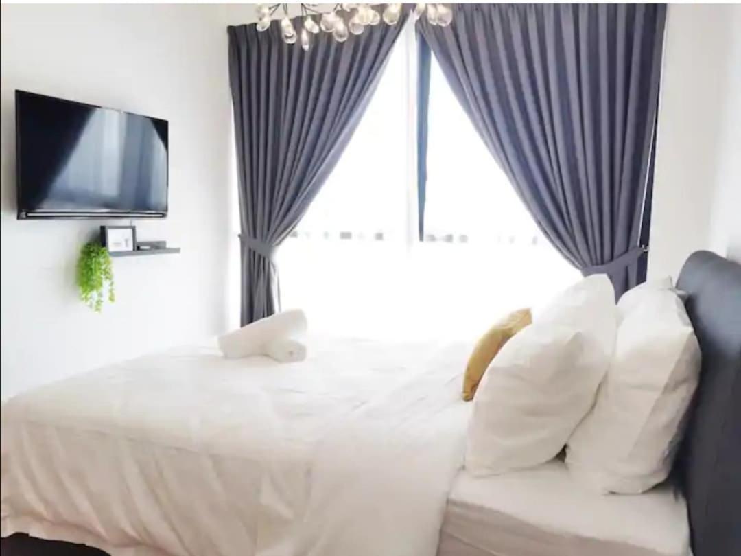 The Hub SS2 - Studio Suite Room