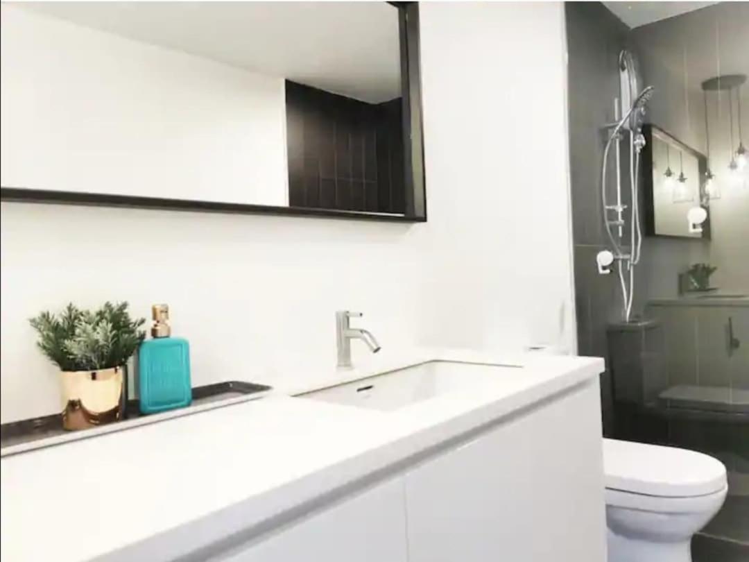 The Hub SS2 - Studio Suite Room
