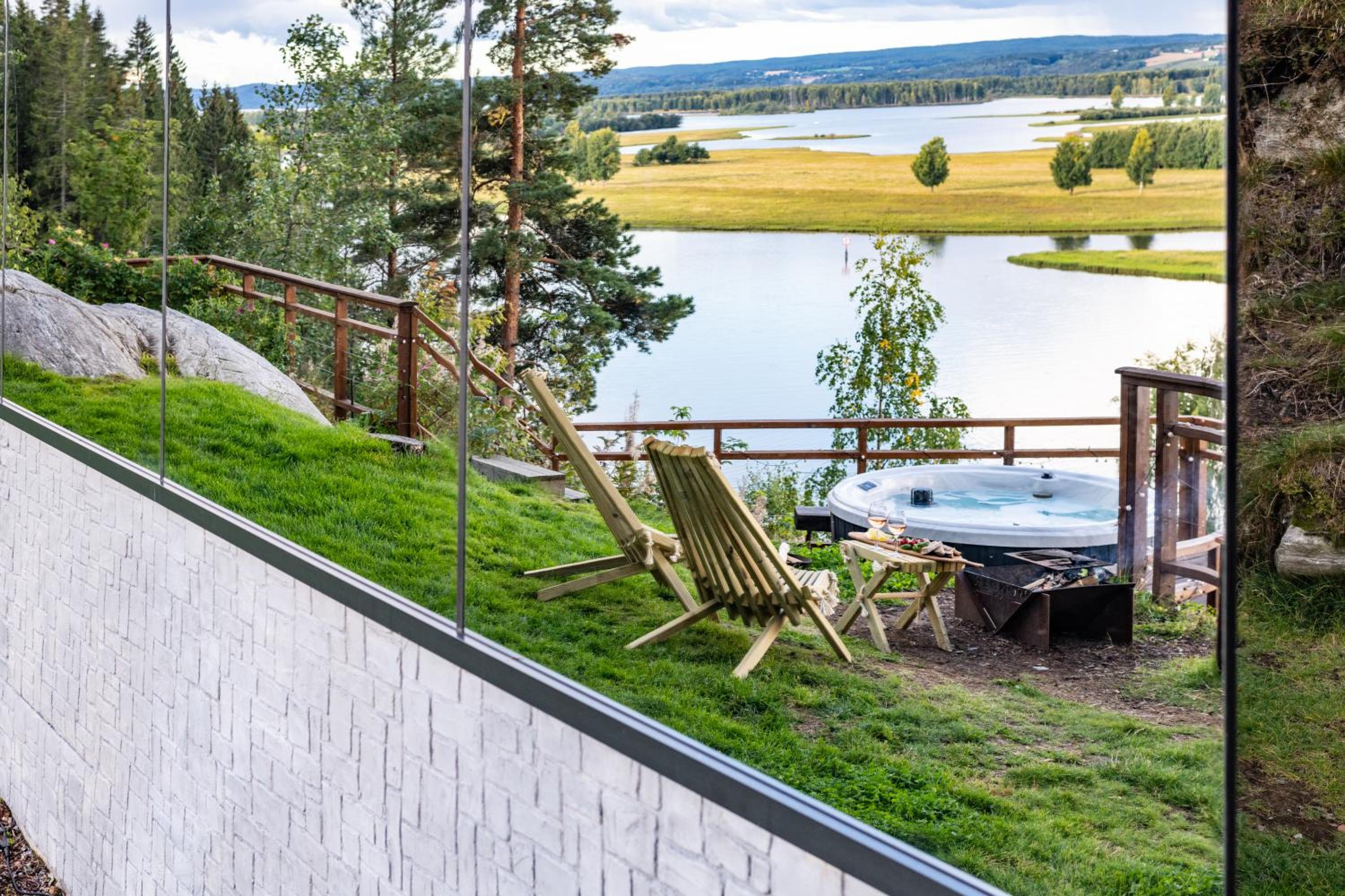 The WonderInn Mirrored Glass Cabin - Wonderinn Delta