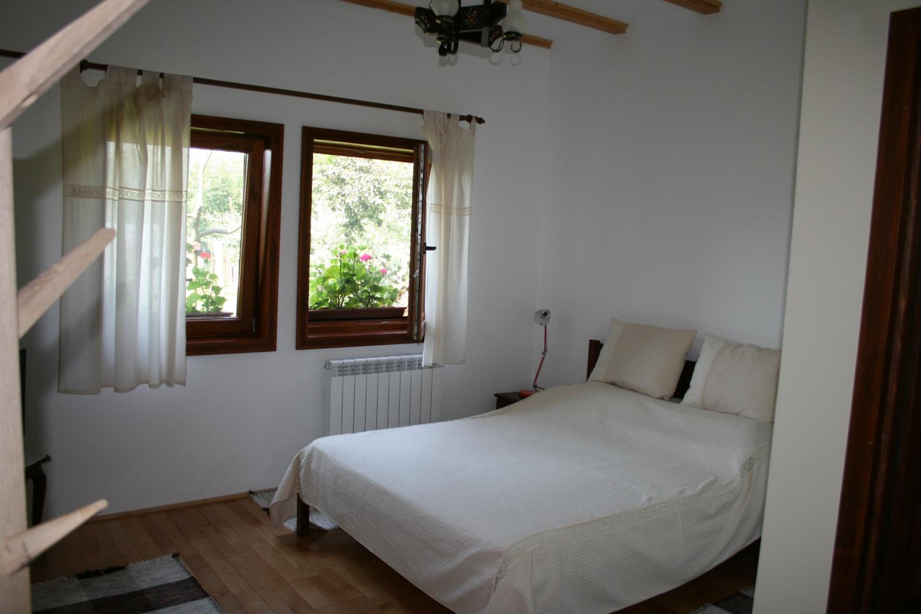 Photo 33