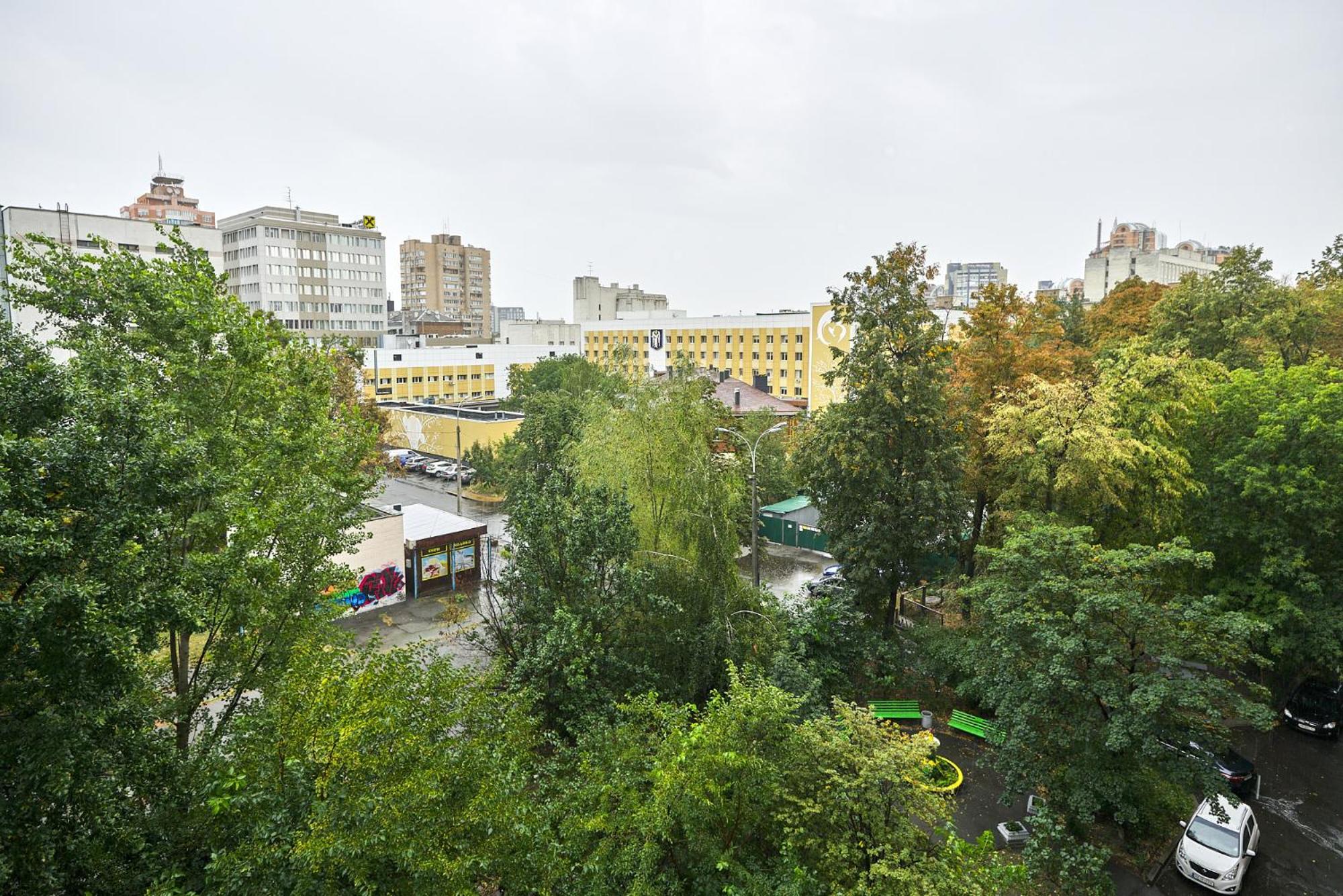 NEW APART Lesi Ukrainky Blvd and Olimpiyska and KRESHCHATYK and Manhattan City with parking view 3