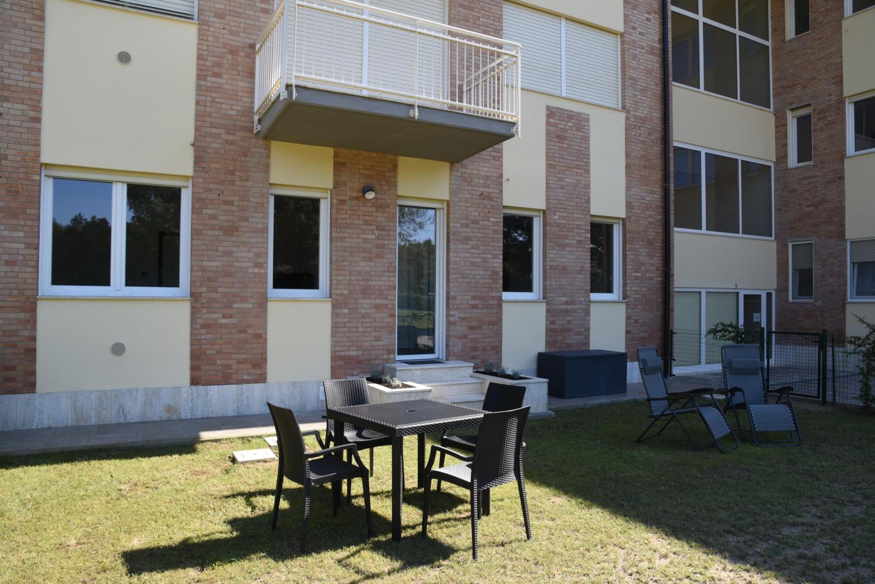 Residence Il Piviere app 7 with private garden - main view