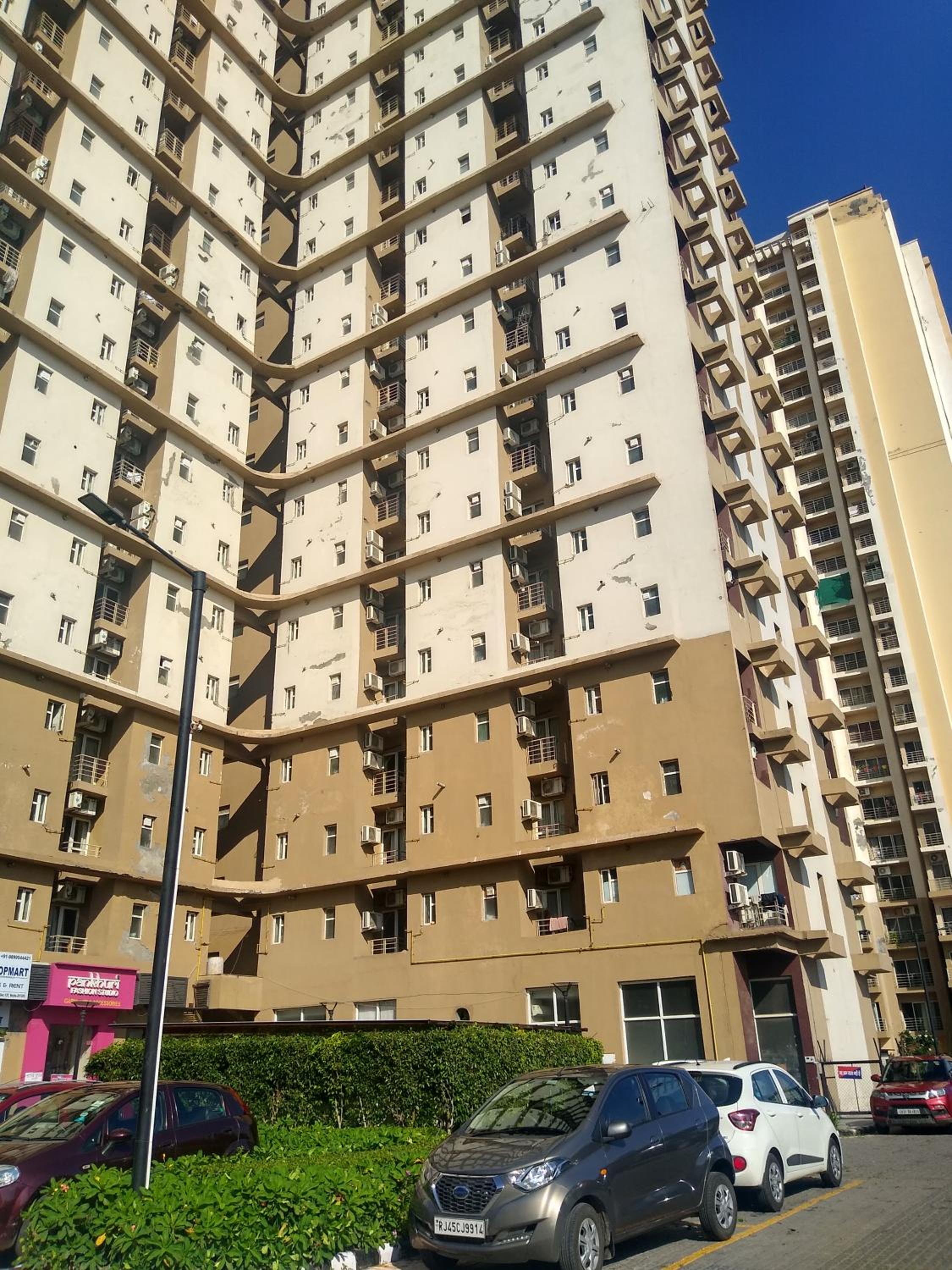 Boutique Studio Apartment near Noida Expressway, Metro, IT Hub, ExpoMart