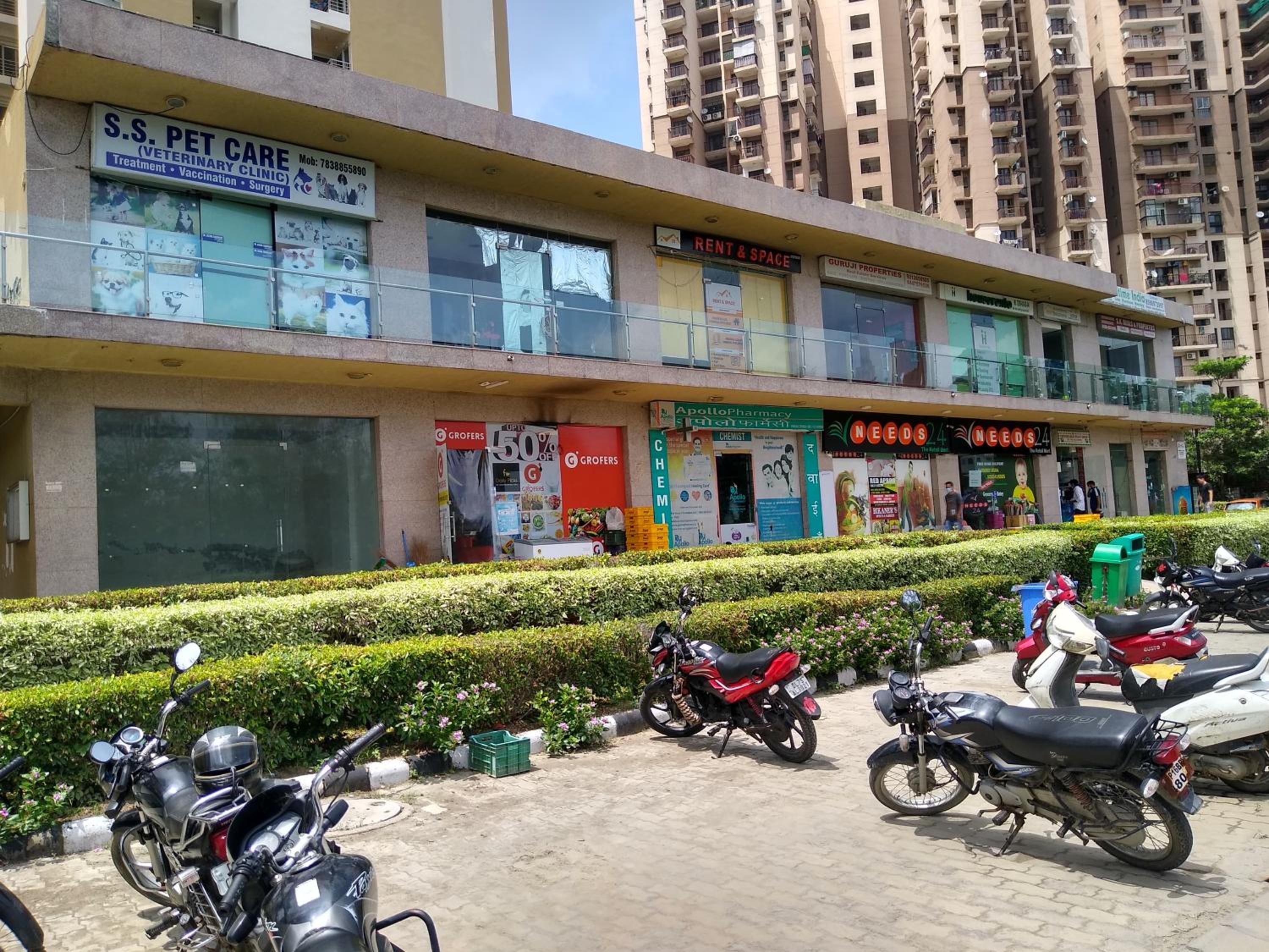 Boutique Studio Apartment near Noida Expressway, Metro, IT Hub, ExpoMart