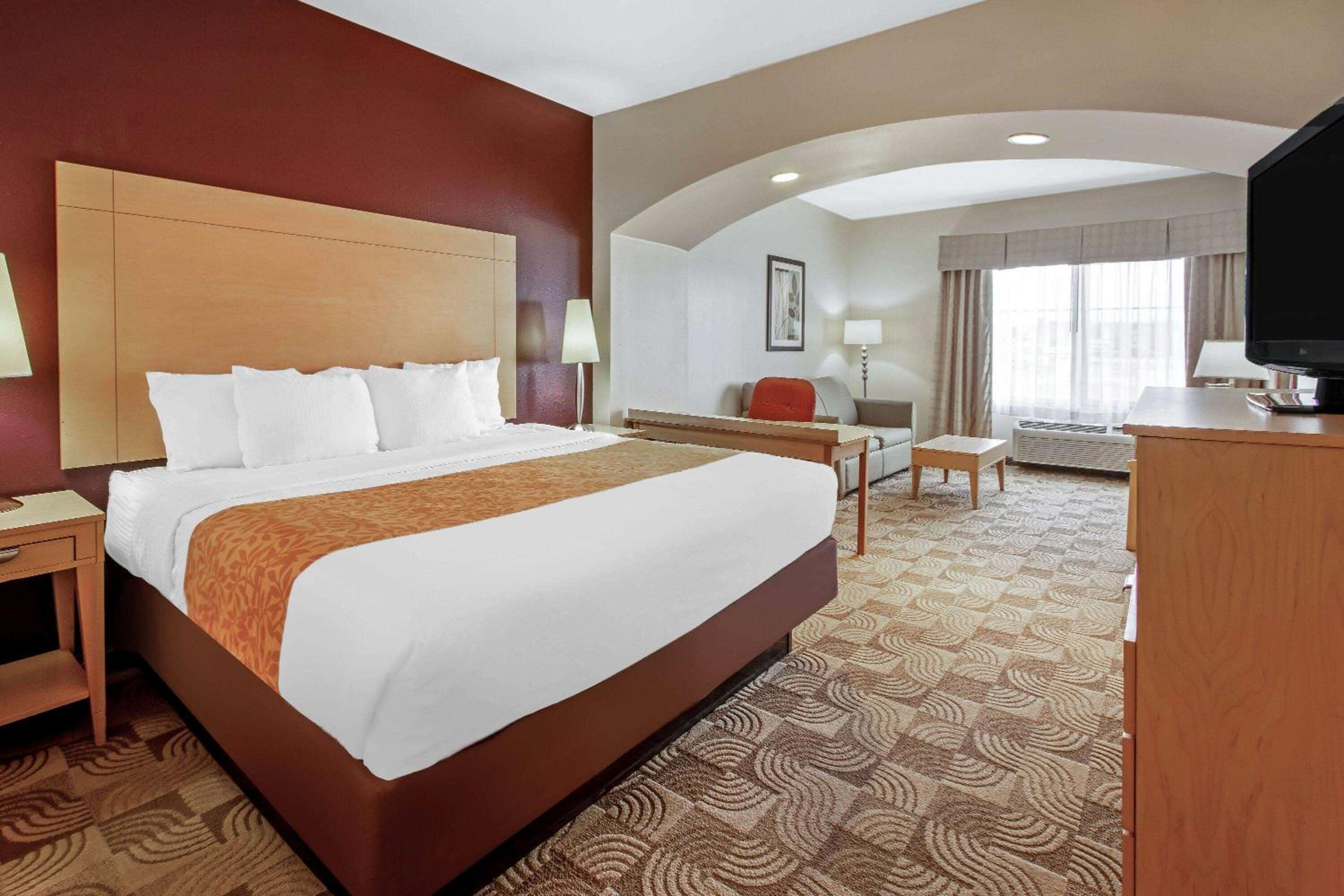 Tucumcari Vacations - La Quinta by Wyndham Tucumcari - Property Image 1