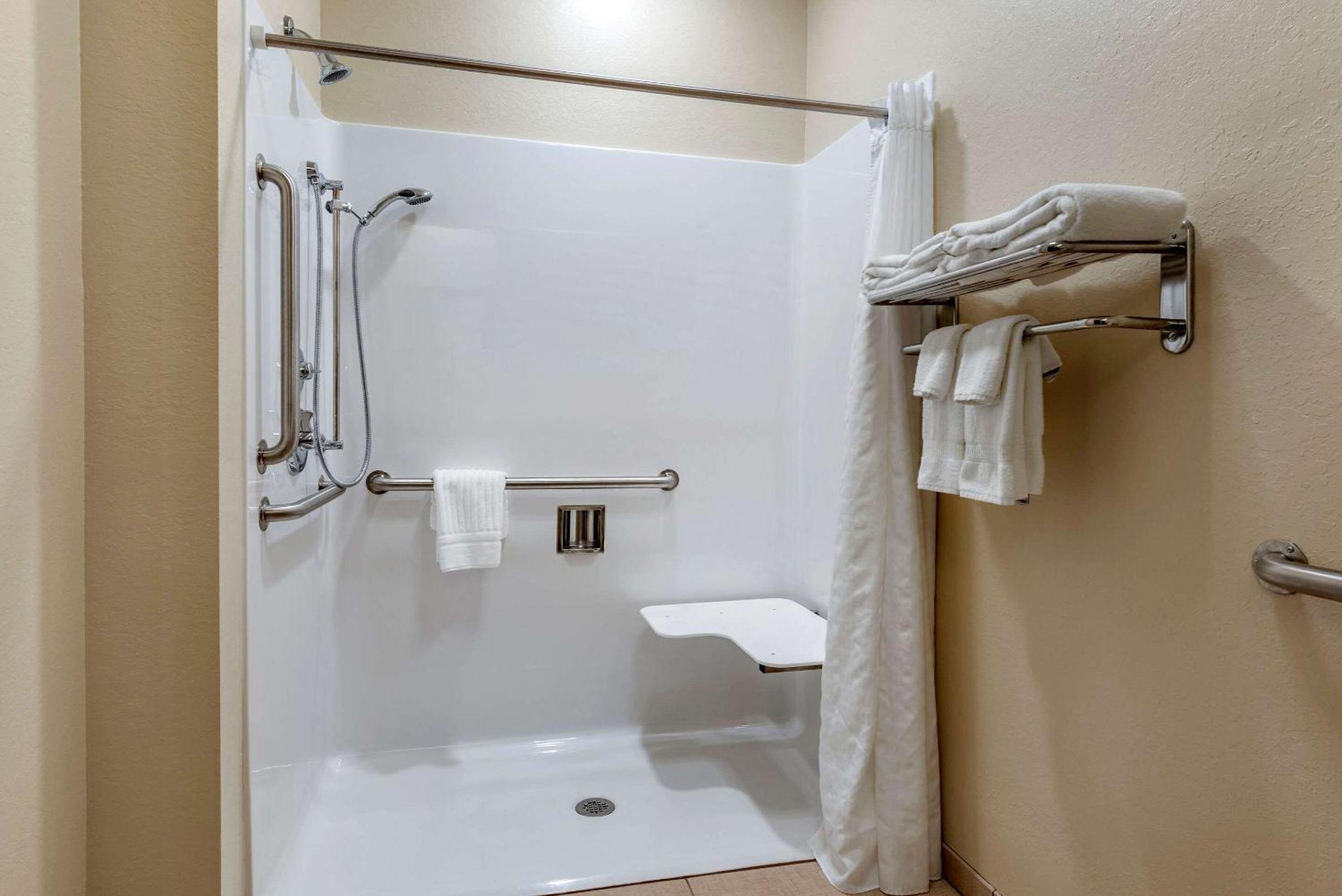 Crawfordsville Vacations - Comfort Inn - Property Image 28