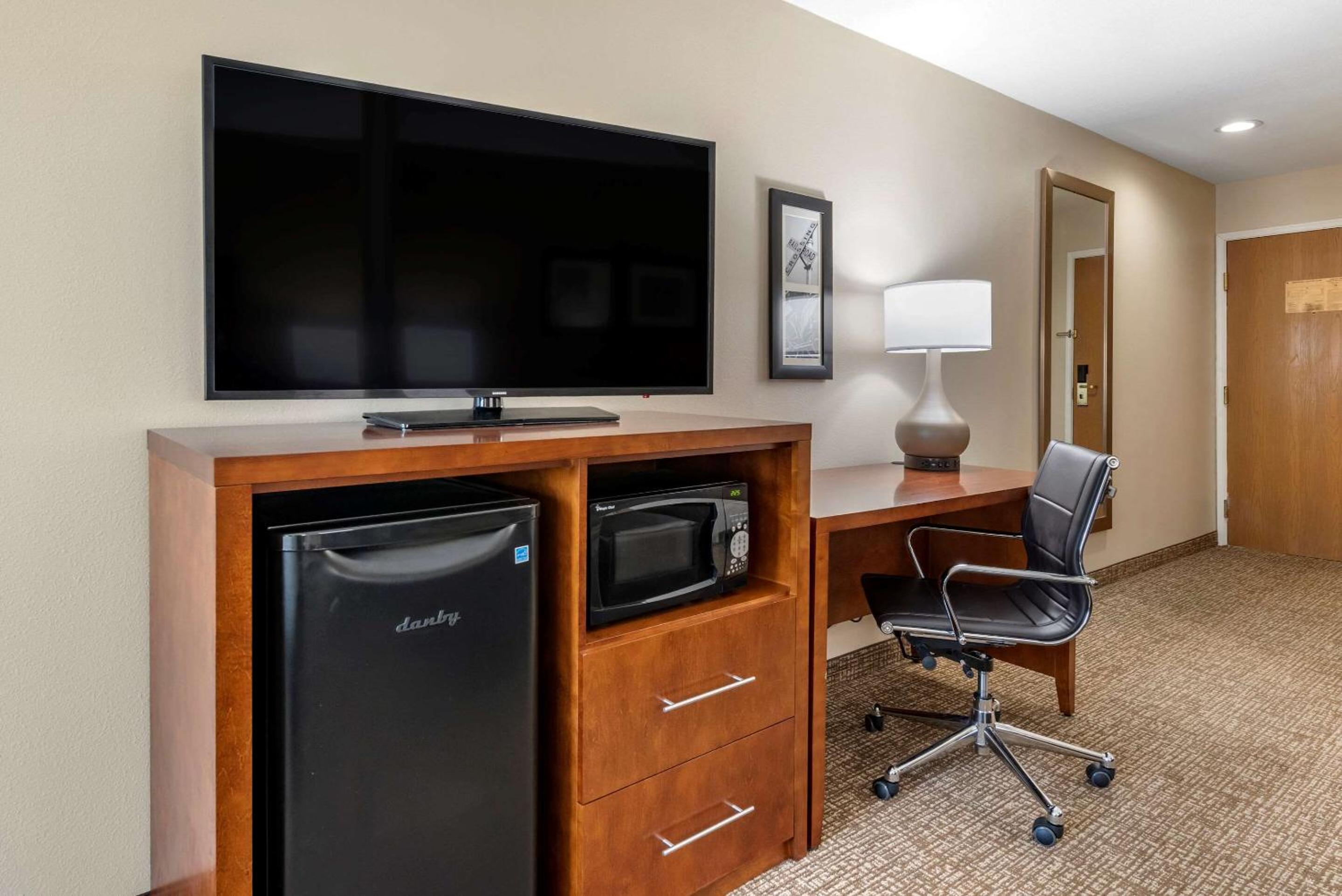 Crawfordsville Vacations - Comfort Inn - Property Image 21