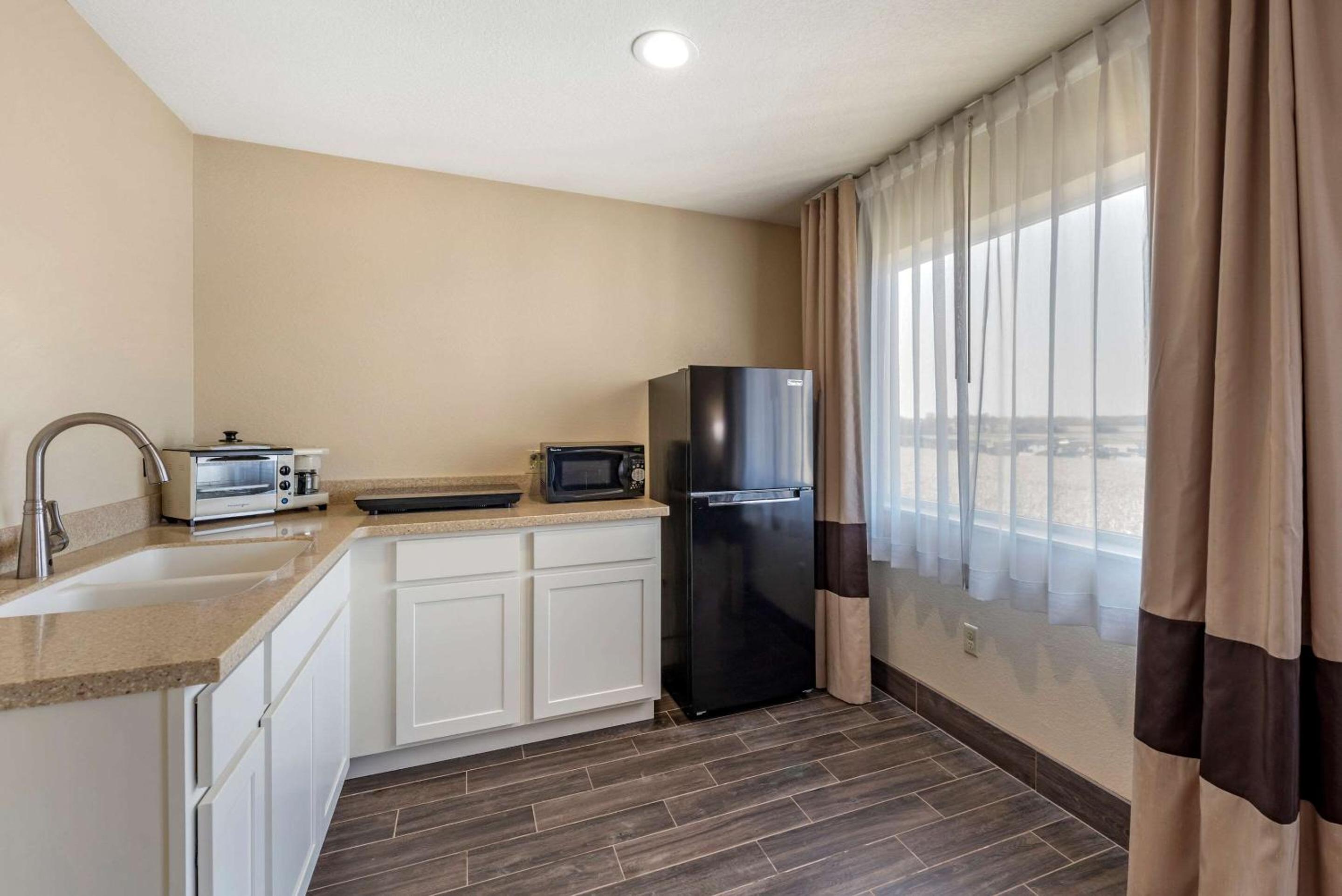 Crawfordsville Vacations - Comfort Inn - Property Image 10