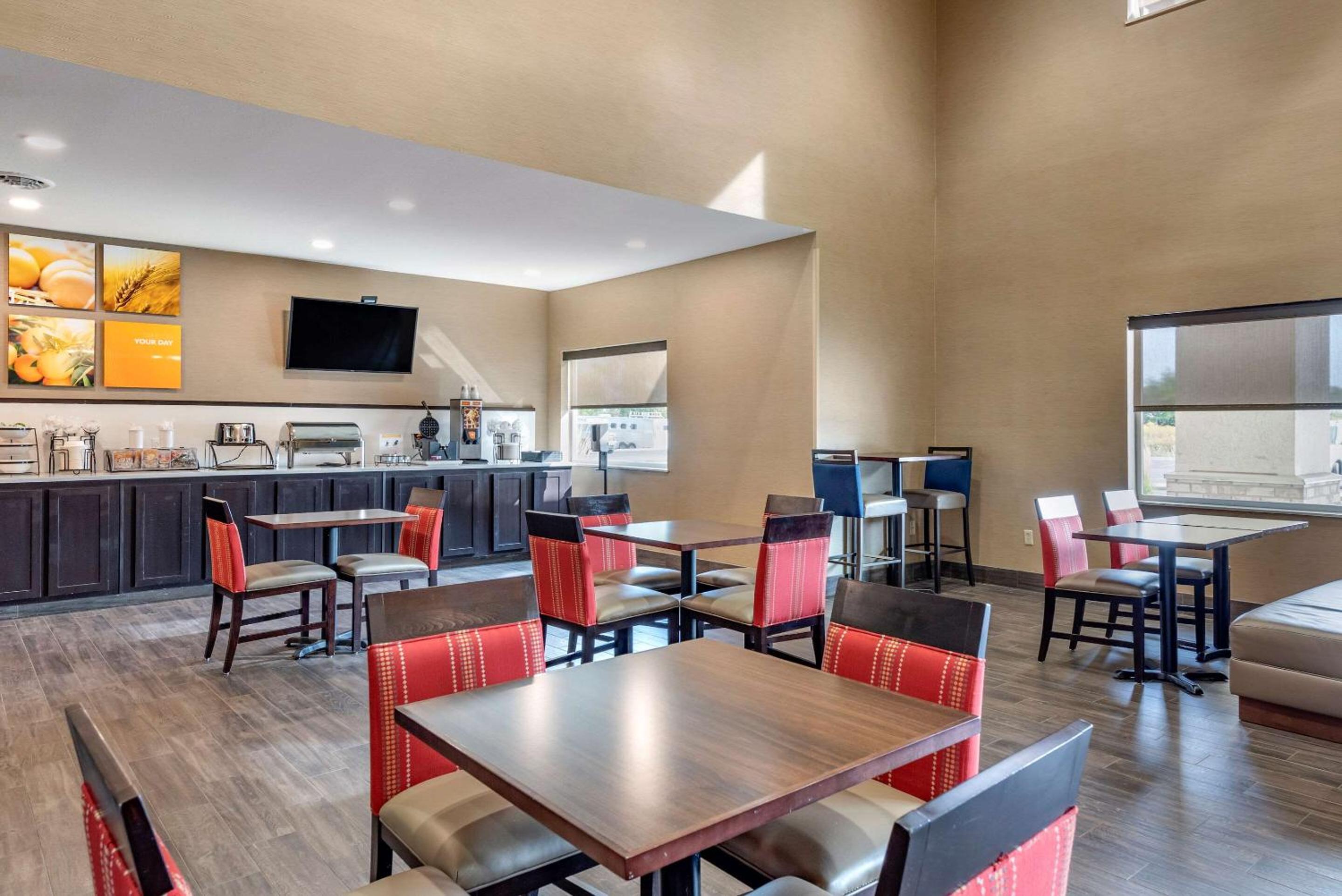 Crawfordsville Vacations - Comfort Inn - Property Image 6