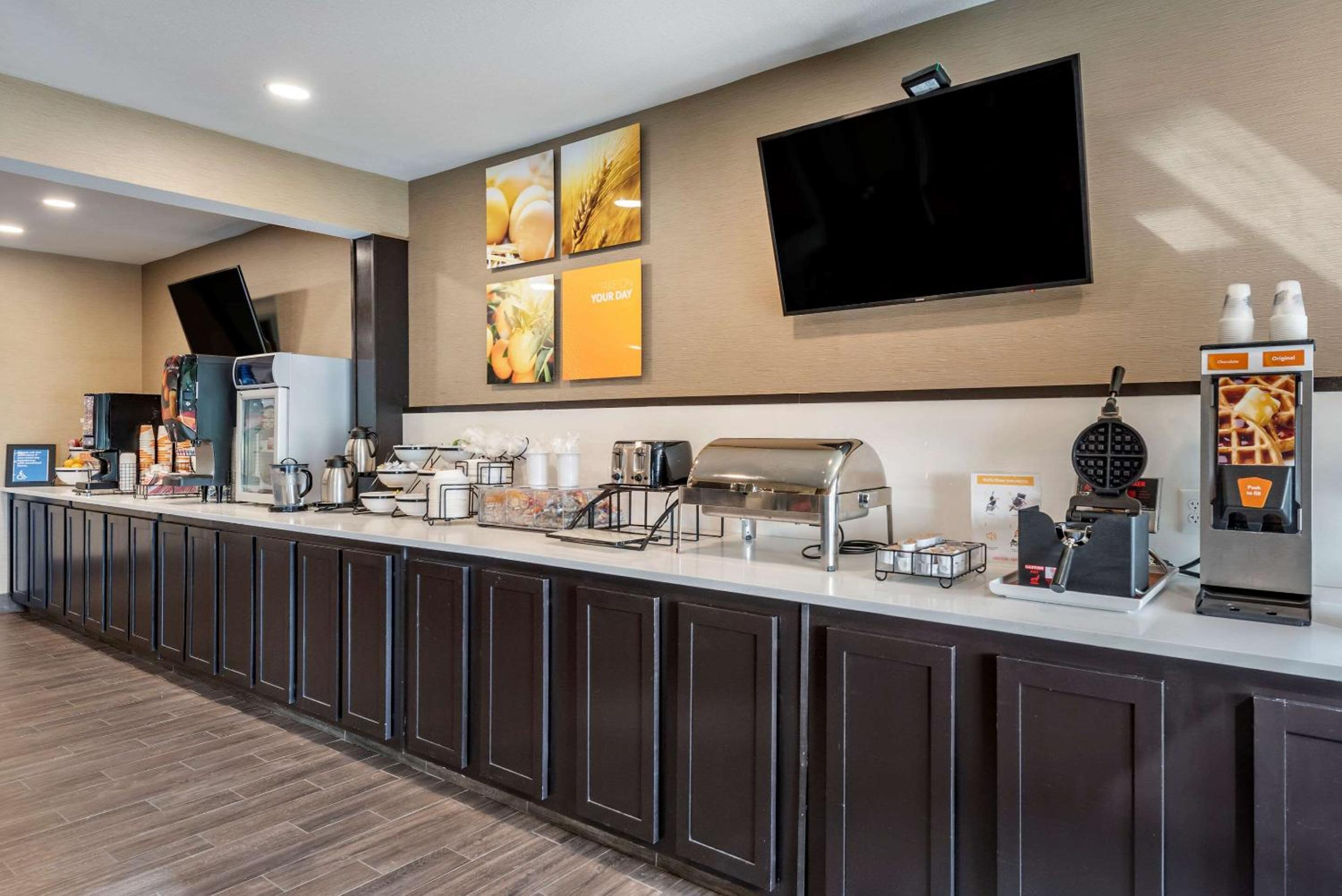 Crawfordsville Vacations - Comfort Inn - Property Image 7