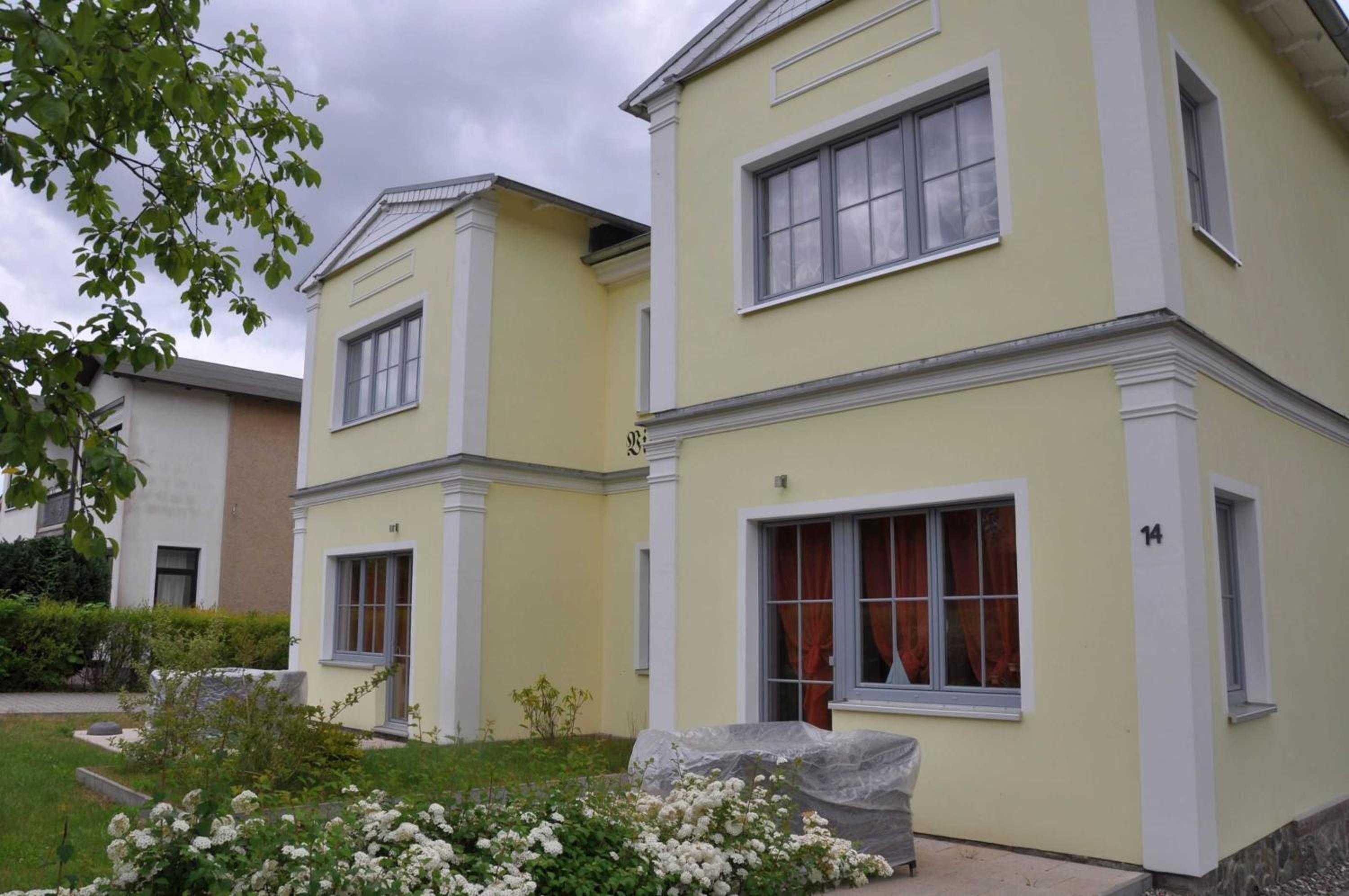 Villa Michaelis view 4
