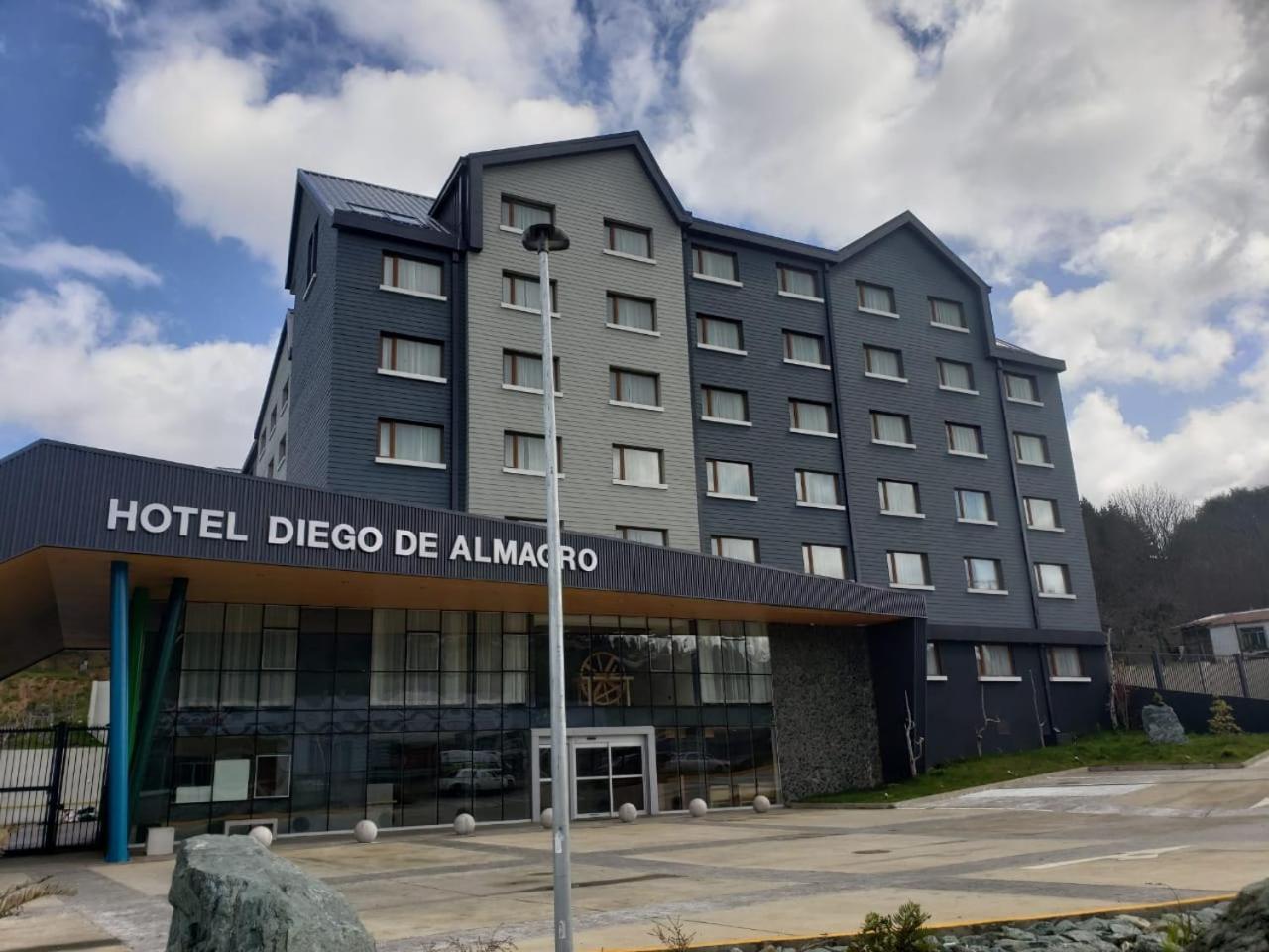 Hotel Diego de Almagro Castro - Image 1