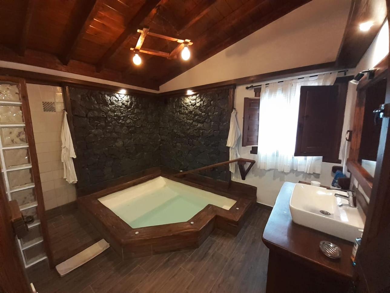 Casas Rurales Los Guinderos view 4