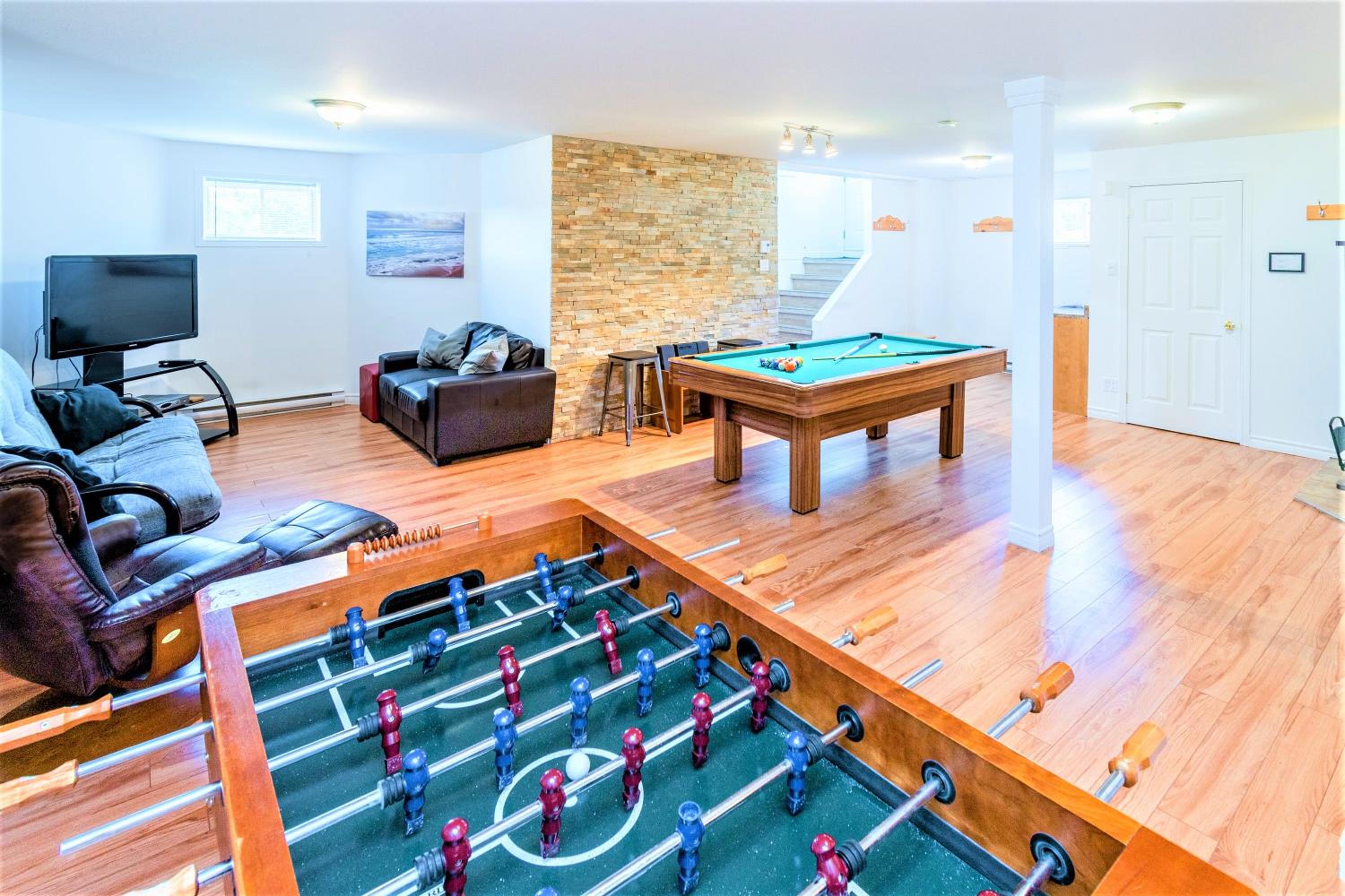 Charlevoix 4BR Cottage Hot Tub & Game Room 12