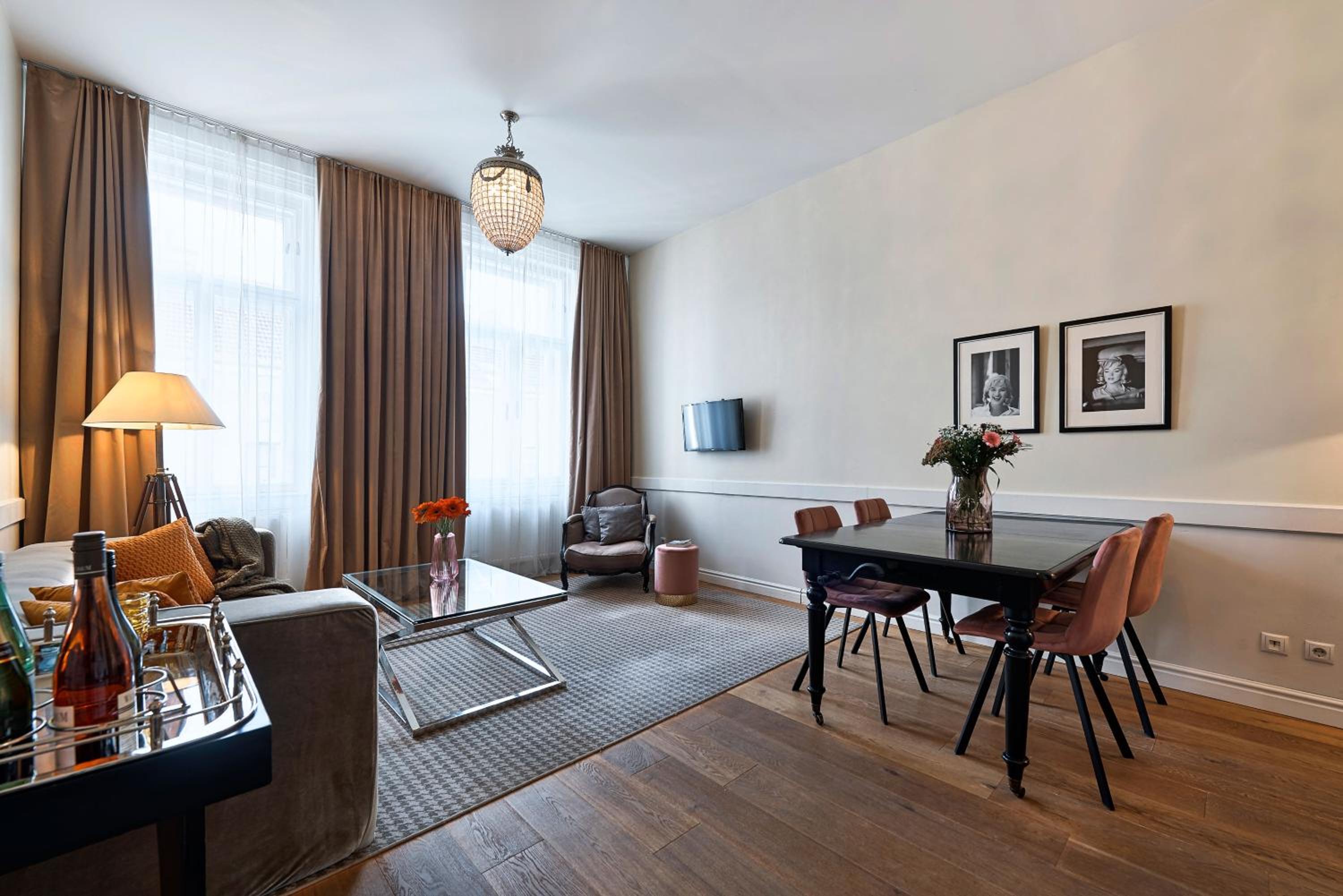 6 rooms Naschmarkt