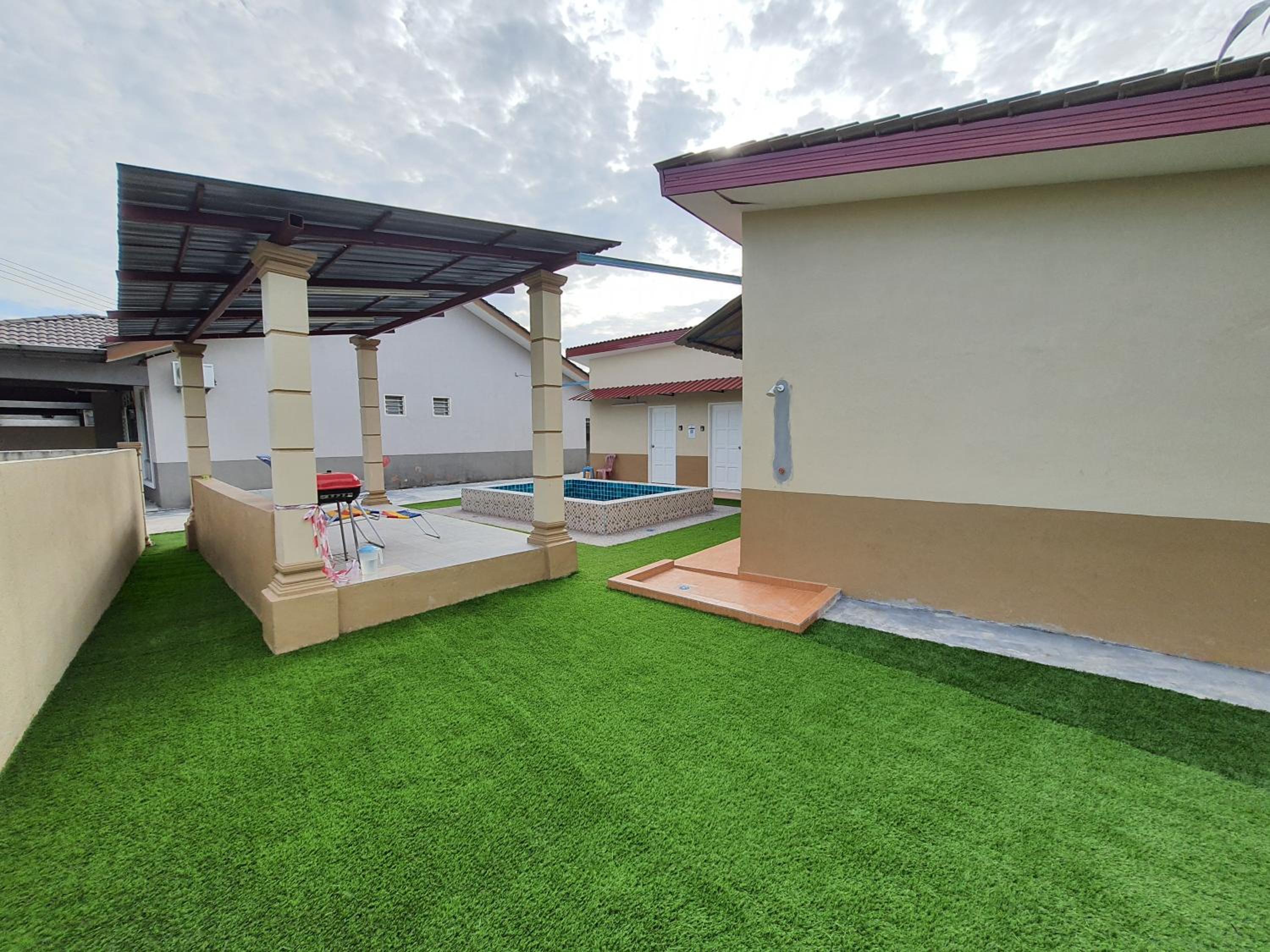 Swimming pool with 5 bedroom house Full AC near Stadium Hang Jebat photo 6