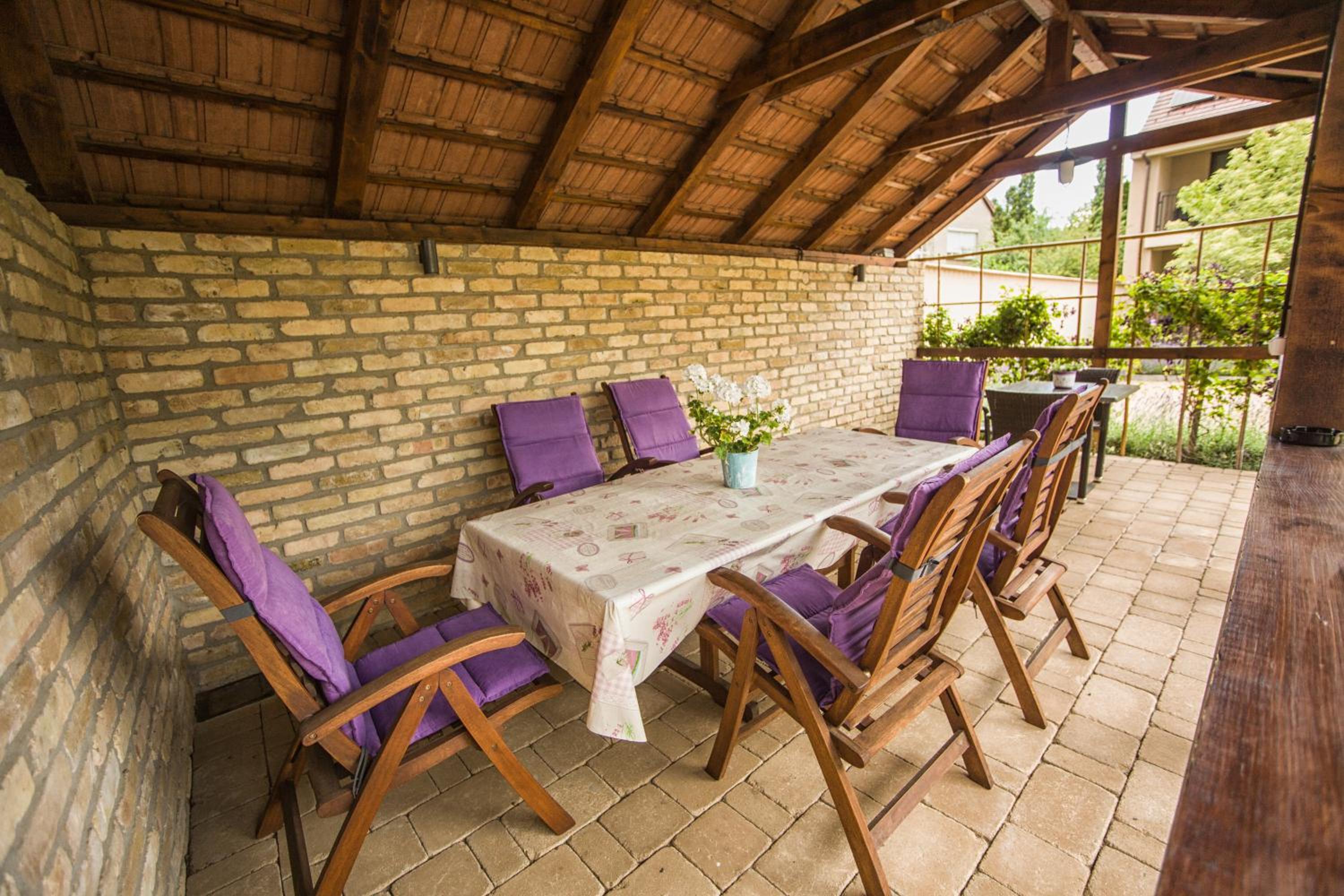 Levendula Apartmanház view 2