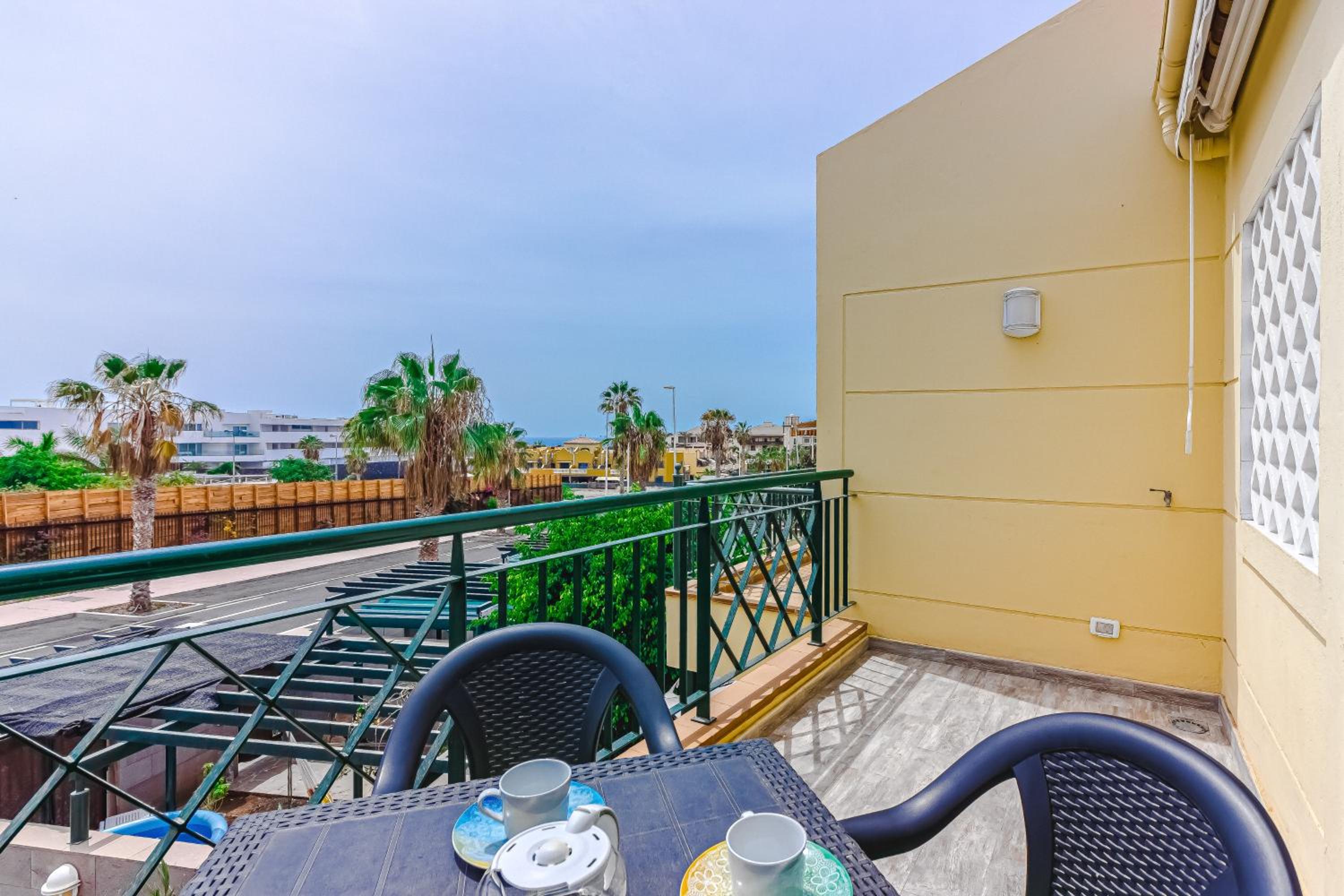 Cozy apartment in El Duque by AltamarHomes