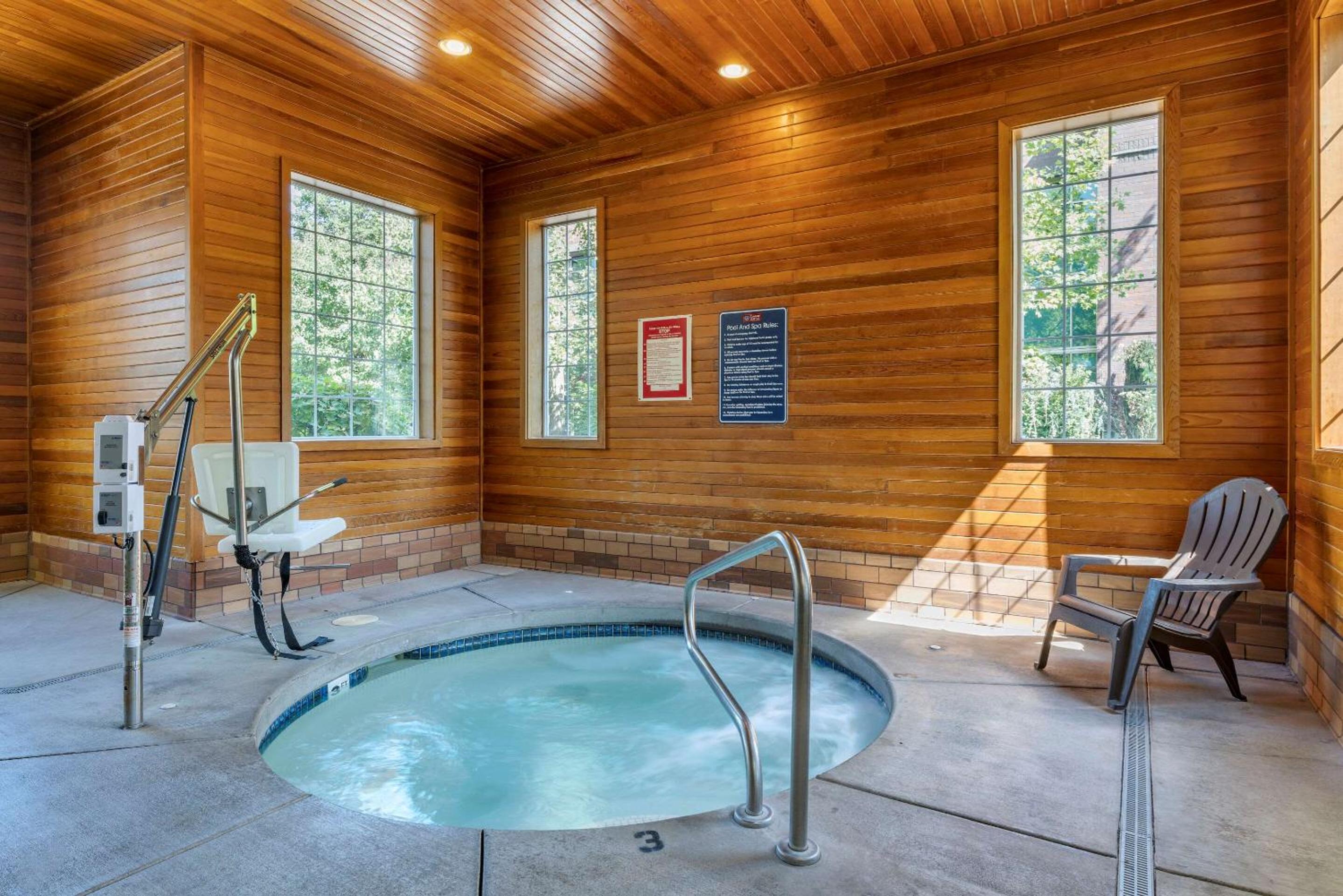 Albany Vacations - Comfort Suites Salem - Property Image 5