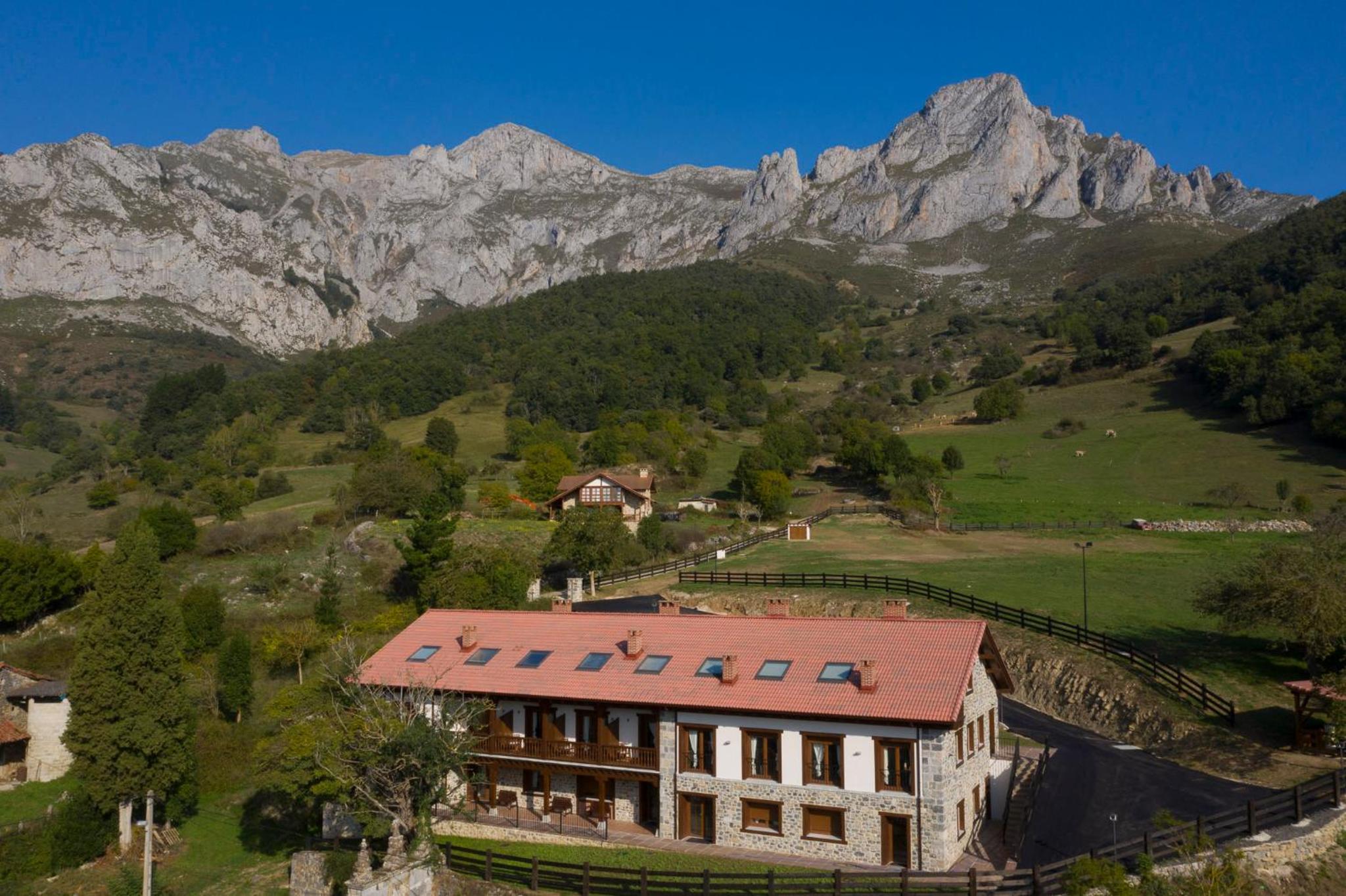 Apartamentos Los Picos de Europa view 3