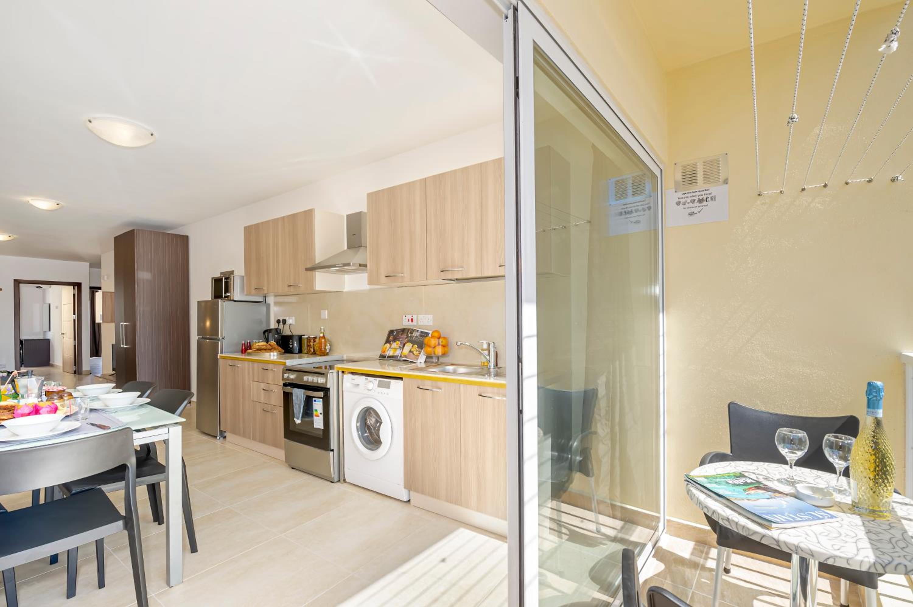 Summer Breeze Comfort Sunny Apartments close to the sandy beaches - by Getawaysmalta view 4