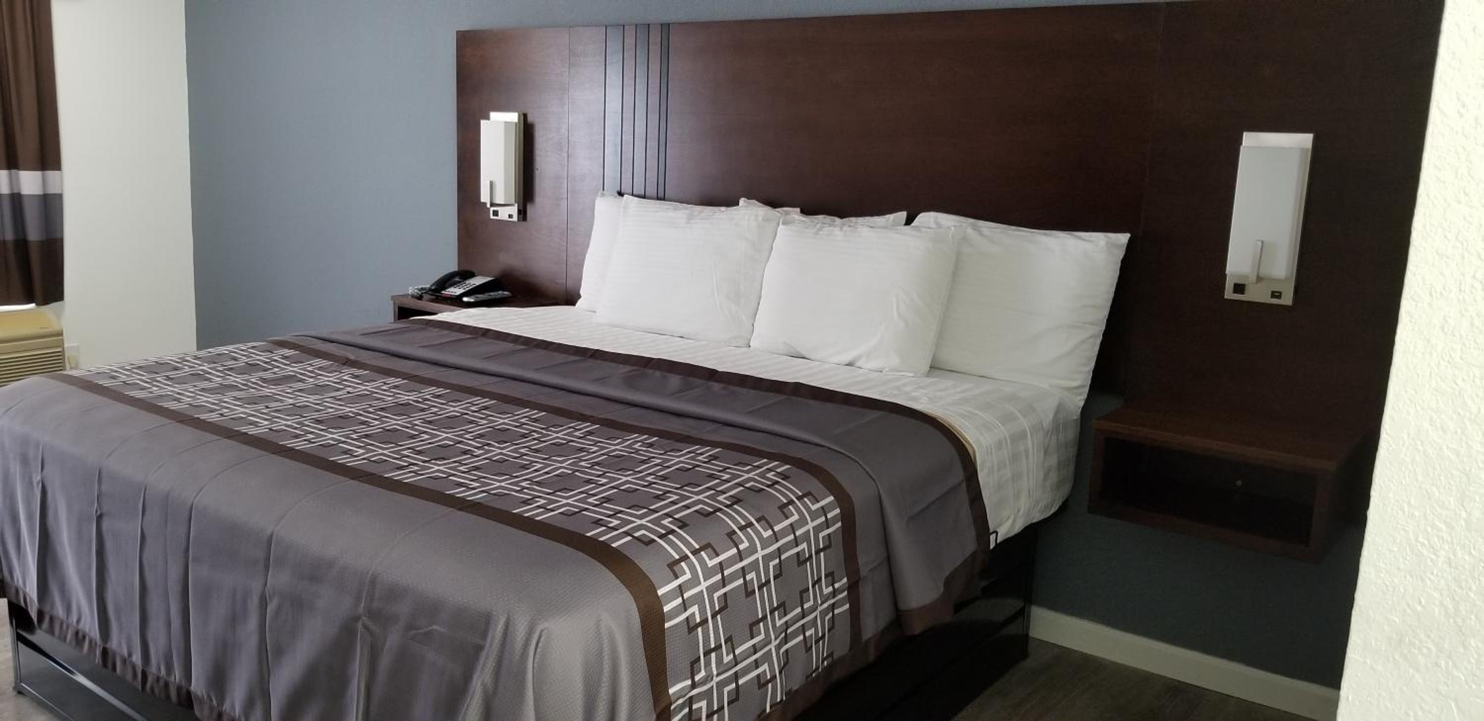 Key West Inn - Boaz - Property Image 13