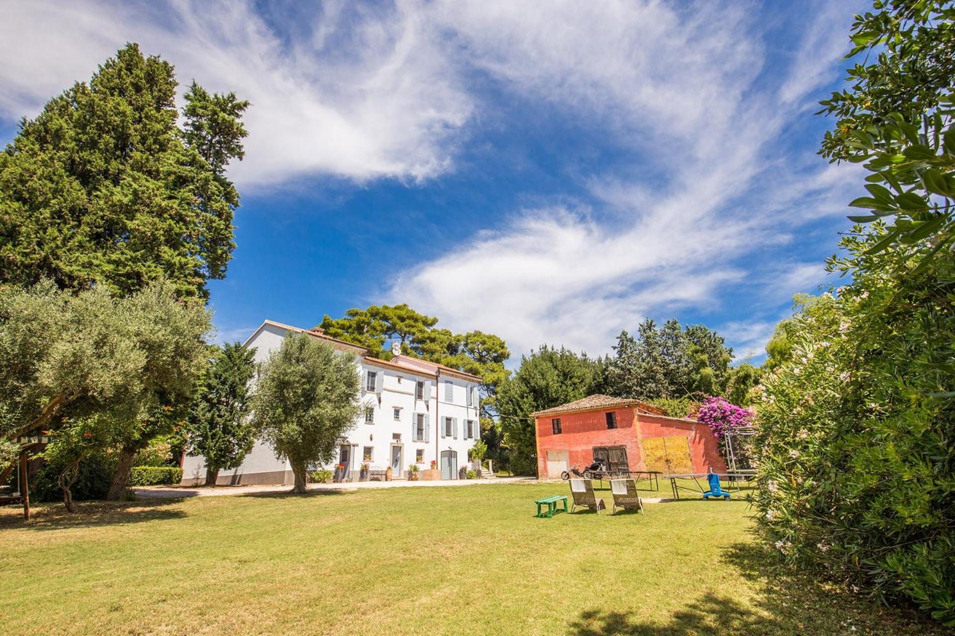 Villa Benedetta - Teloni view 4
