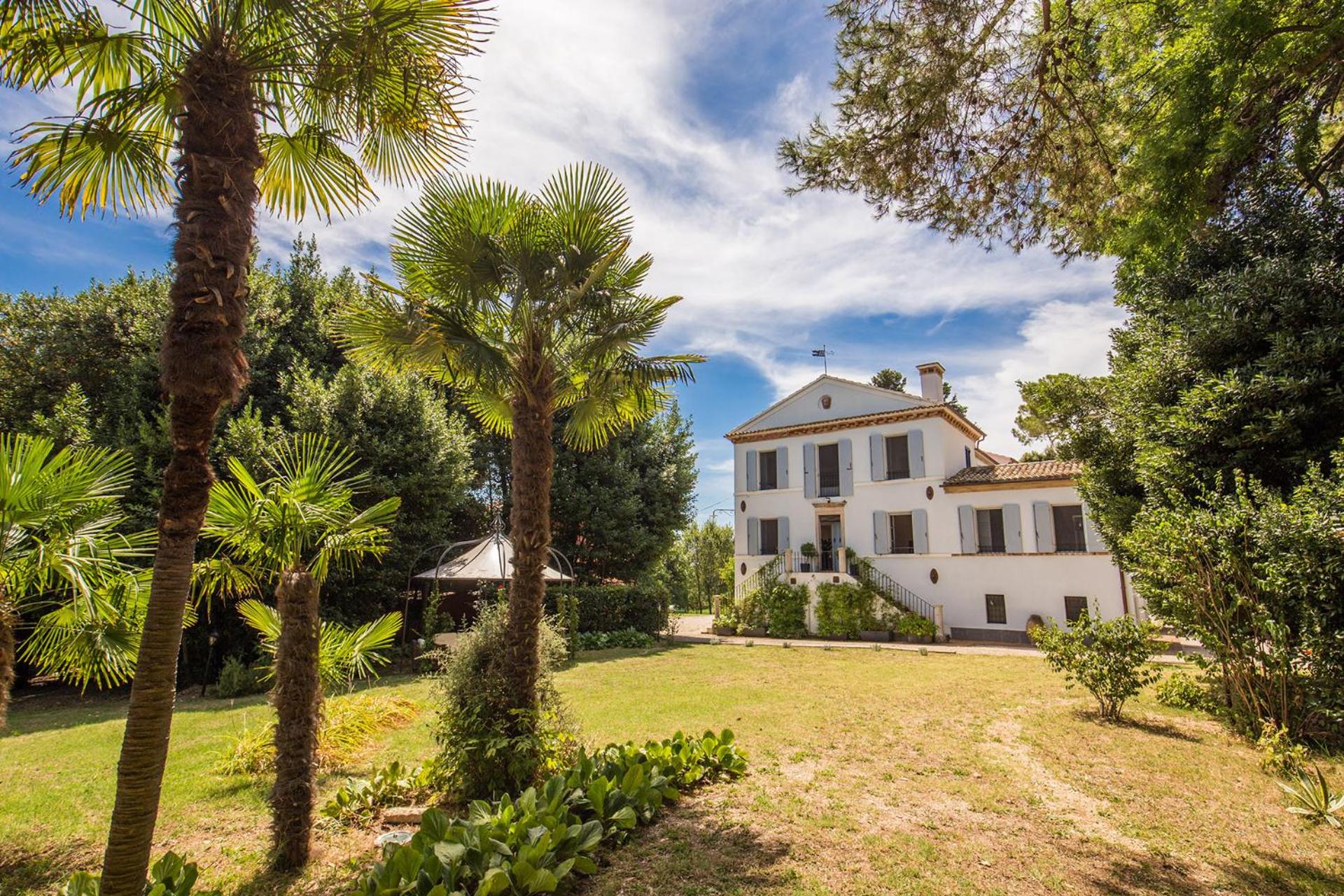 Villa Benedetta - Teloni view 2
