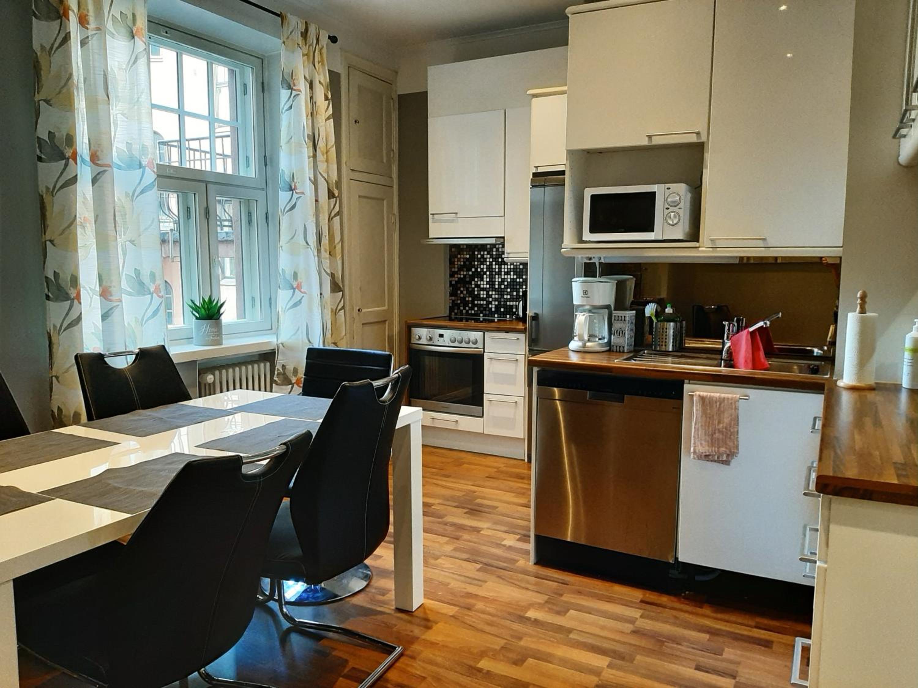 Go Happy Home Vilhonkatu 9. Stylish home in the heart of the city centrer view 5