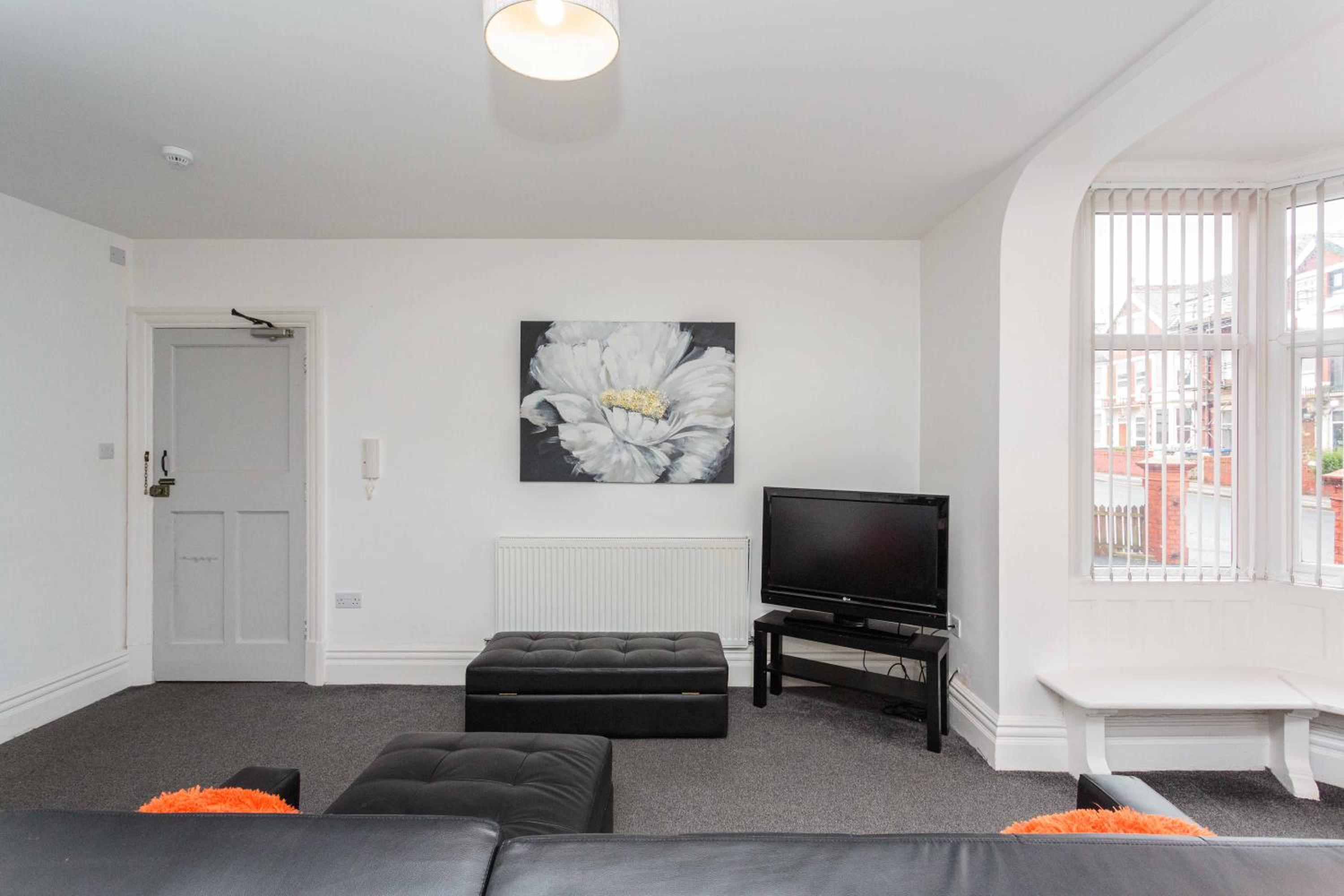 Cherry Property - Orange Suite view 5